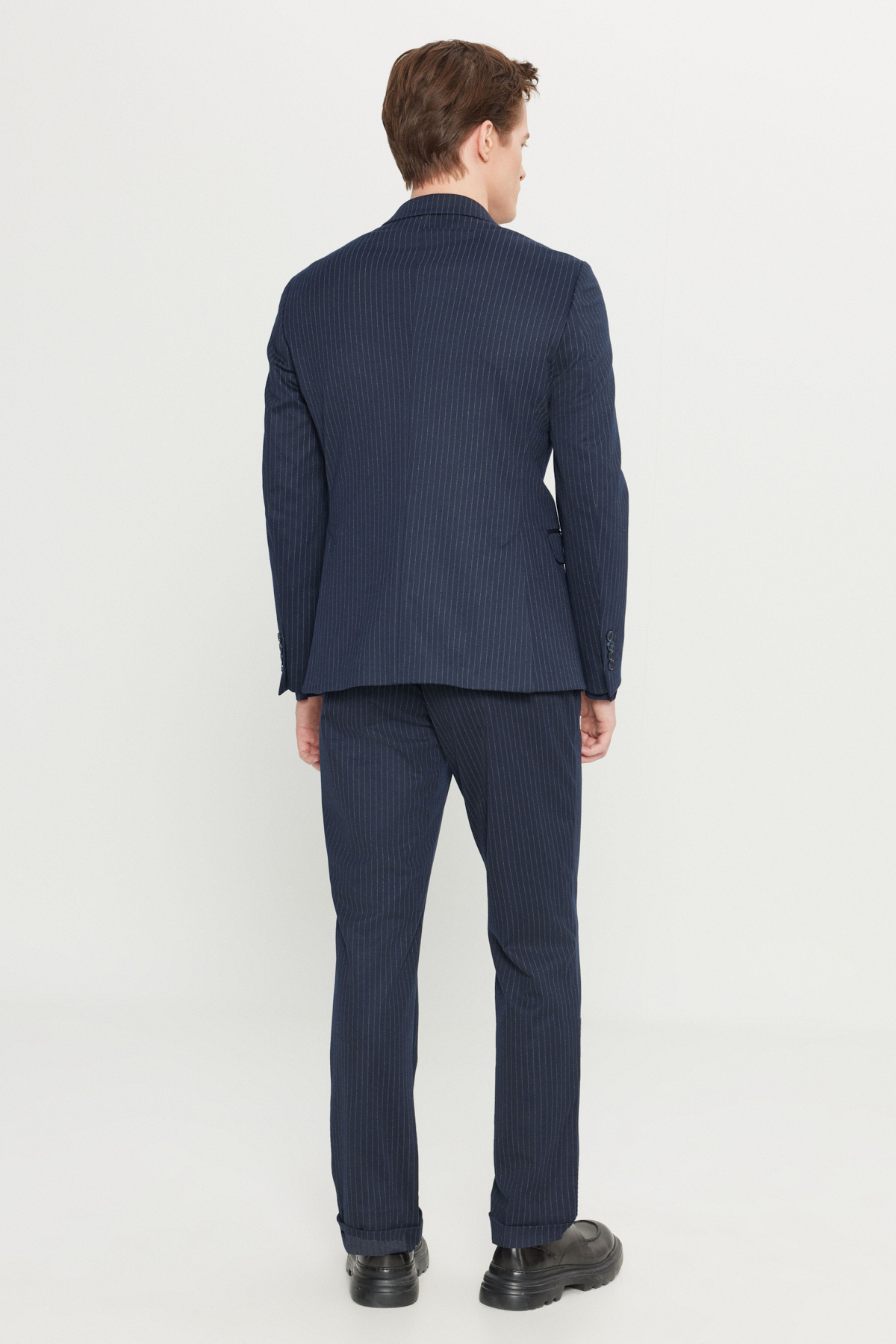 Altınyıldız Classics  Slim Fit Kırlangıç Yaka Beli Bağlamalı Kapak Cepli Çizgili Kruvaze Lacivert-Beyaz Takım Elbise - Görsel 7