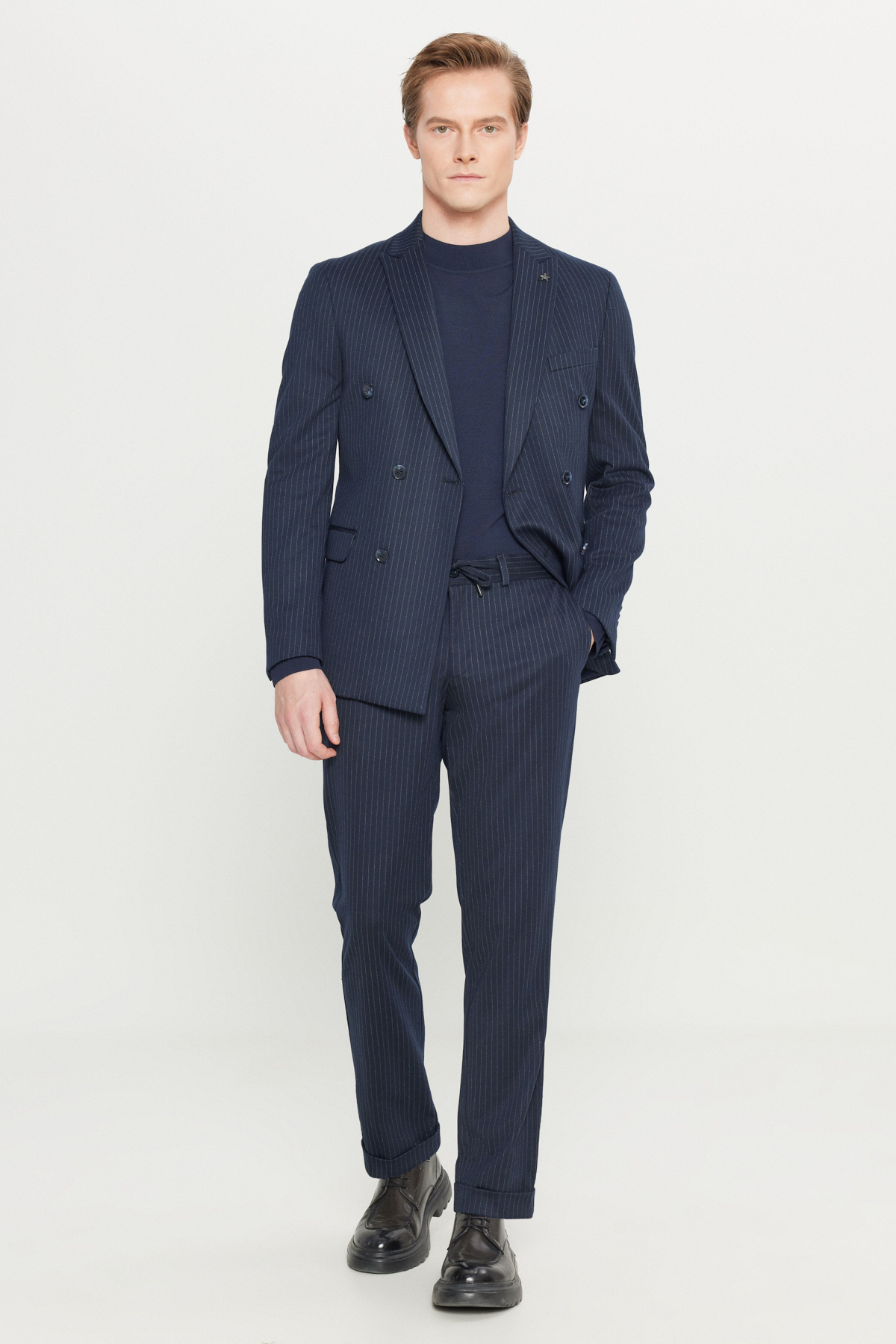 Altınyıldız Classics  Slim Fit Kırlangıç Yaka Beli Bağlamalı Kapak Cepli Çizgili Kruvaze Lacivert-Beyaz Takım Elbise - Görsel 5