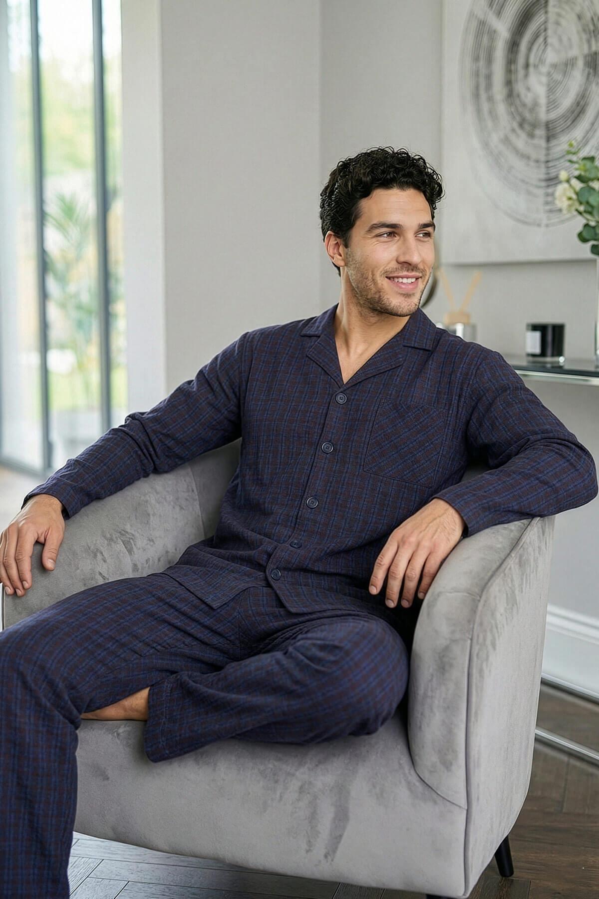 Pijamaevi Lacivert Beyaz Ekose Desenli Önden Düğmeli Elegant Erkek Pijama Takımı görsel 3