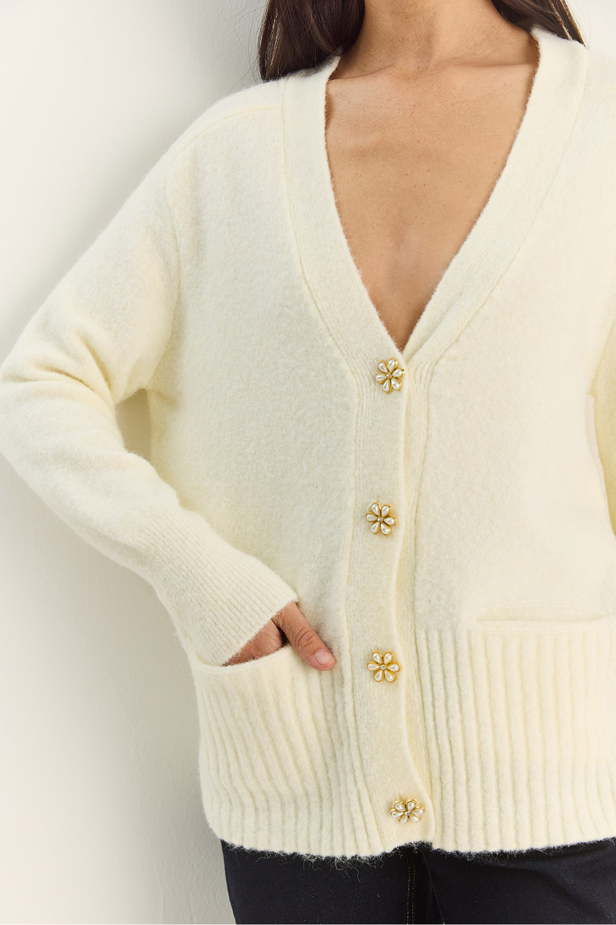 Bianco Lucci  Kadın V Yaka Taş Düğmeli Cepli Yumuşak Dokulu Triko Hırka 2444 60283874 - Görsel 6