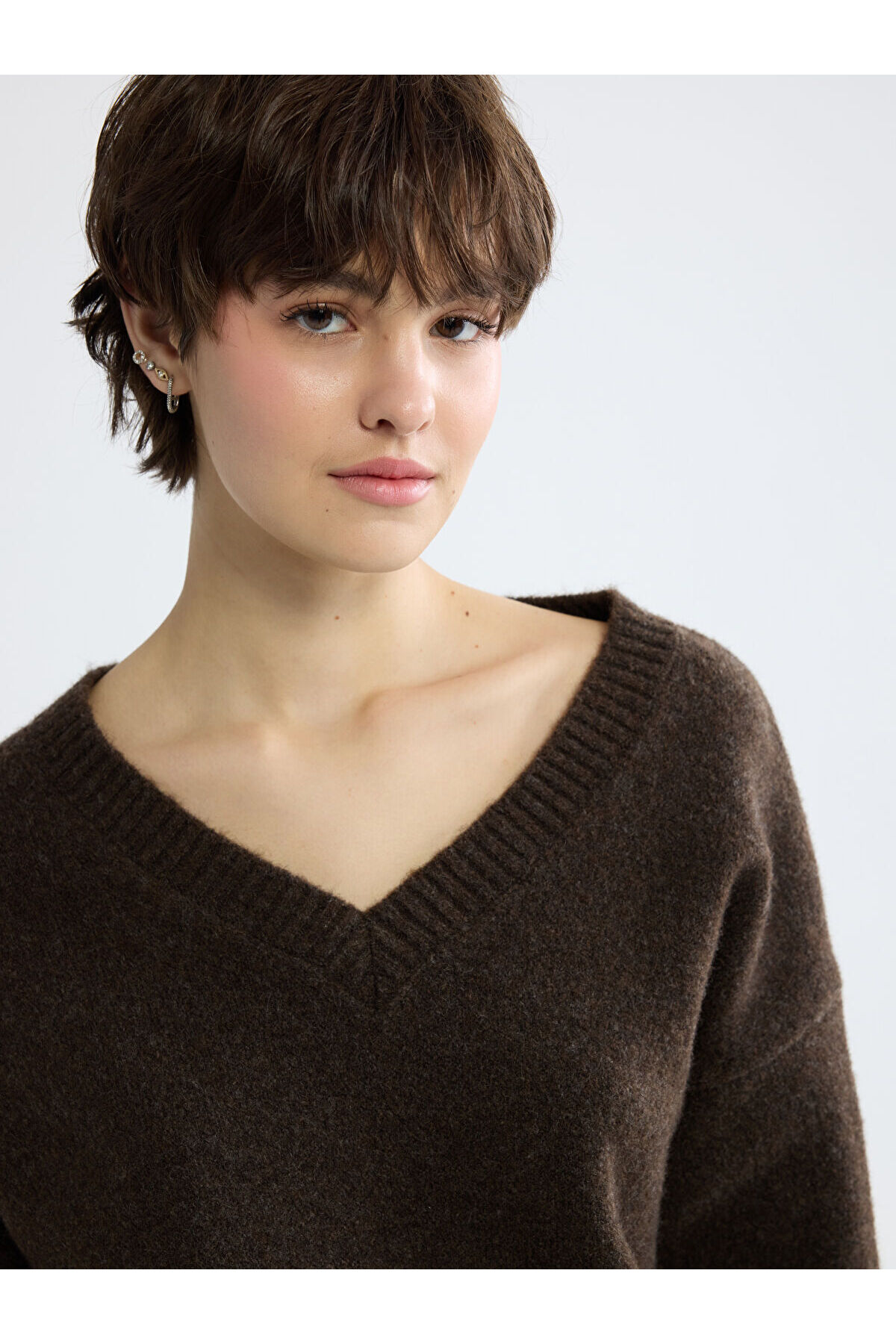 LC Waikiki V Yaka Oversize Kadın Triko Kazak fotoğrafı 2 (önizleme)