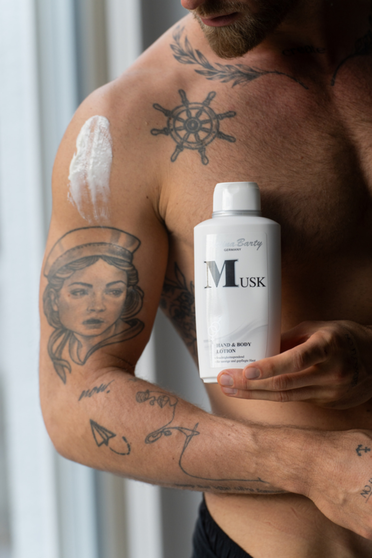 Musk El ve Vücut Losyonu 500 ml – Pudramsı ve Kalıcı Misk Kokulu – Unisex — 4008268003166 — تصویر 4 از 8