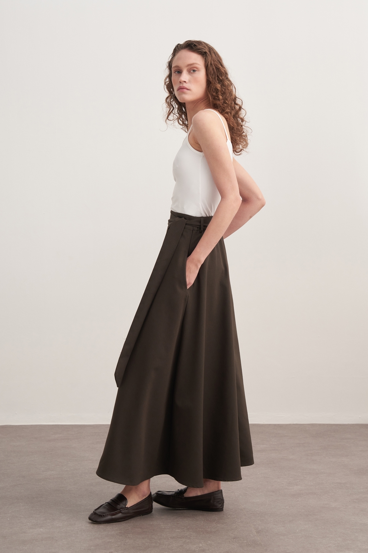 ebu prive  Kadın Gabardin Kemerli Kloş Etek Koyu Haki - Görsel 3