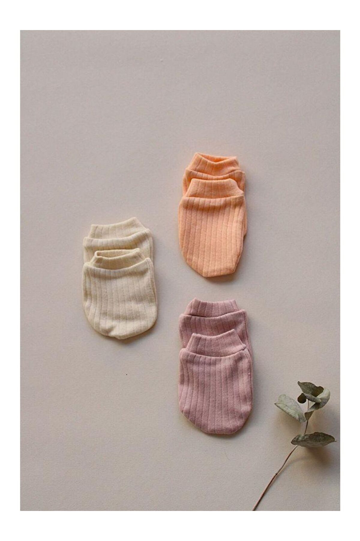 LC Waikiki 3Lü Lila-Turuncu-Krem Yenidoğan Eldiven fotoğrafı 3 (önizleme)