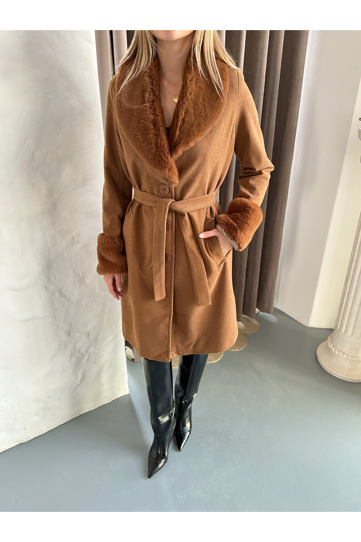 verabelle  Uzun Suni Kürk Detaylı Kaban - Görsel 8