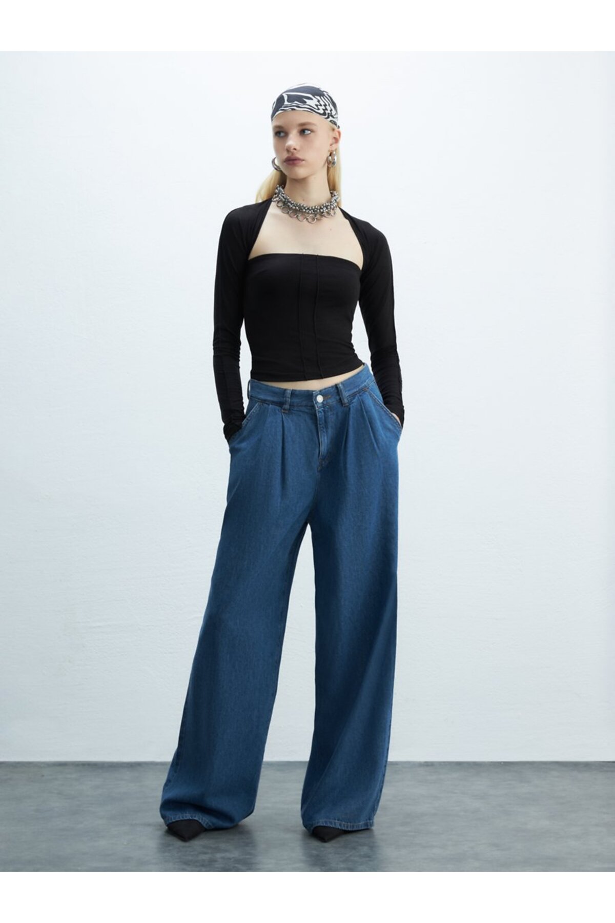 Straplez Uzun Kollu Crop Siyah Sweatshırt