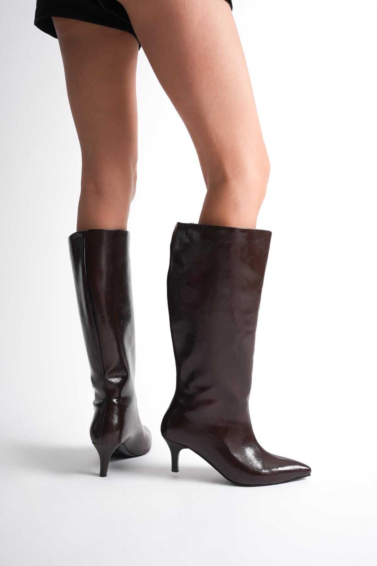 NOCTA SHOES  kadın rugan acı kahve topuklu sivri burun diz altı çizme