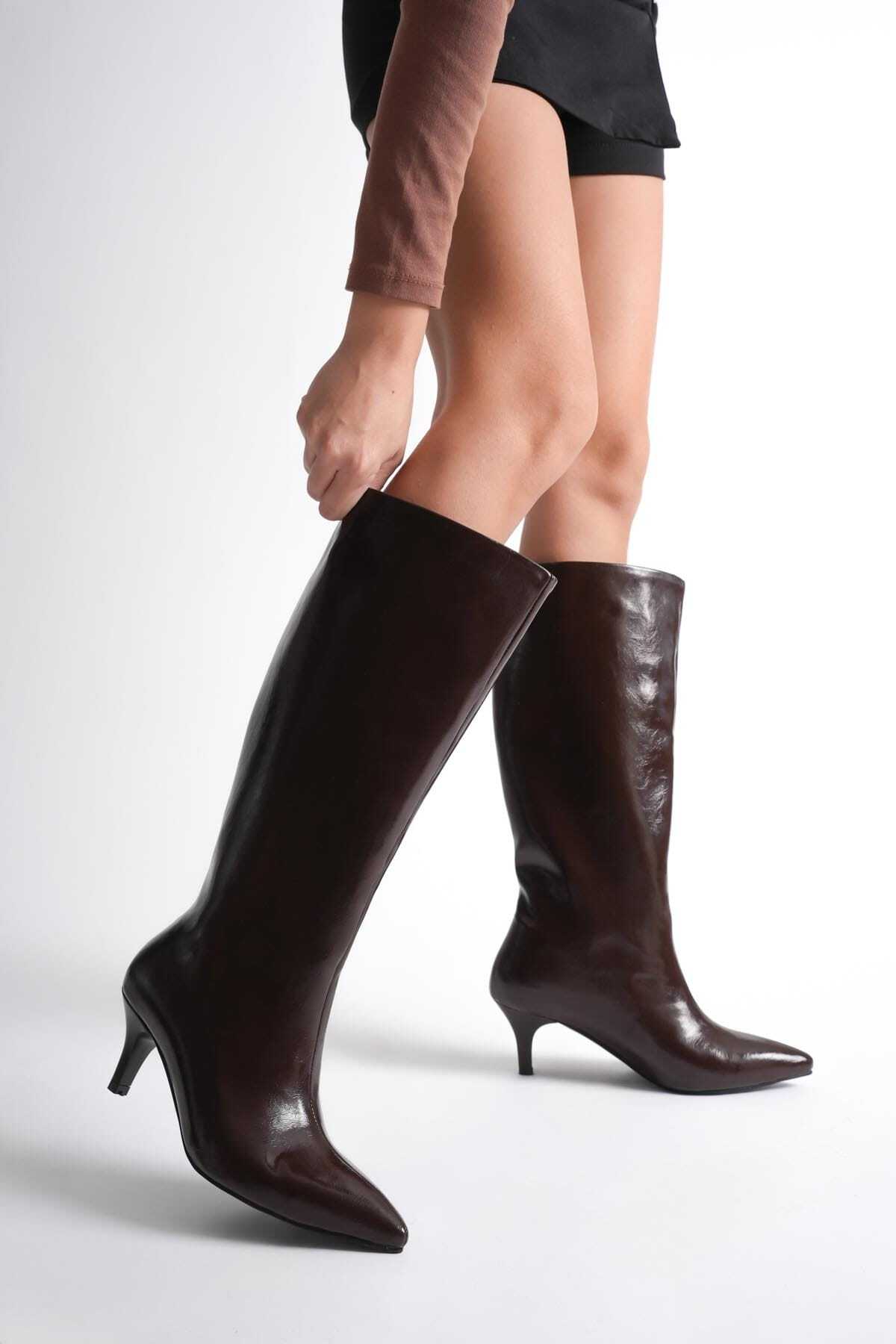 NOCTA SHOES  kadın rugan acı kahve topuklu sivri burun diz altı çizme - Görsel 2