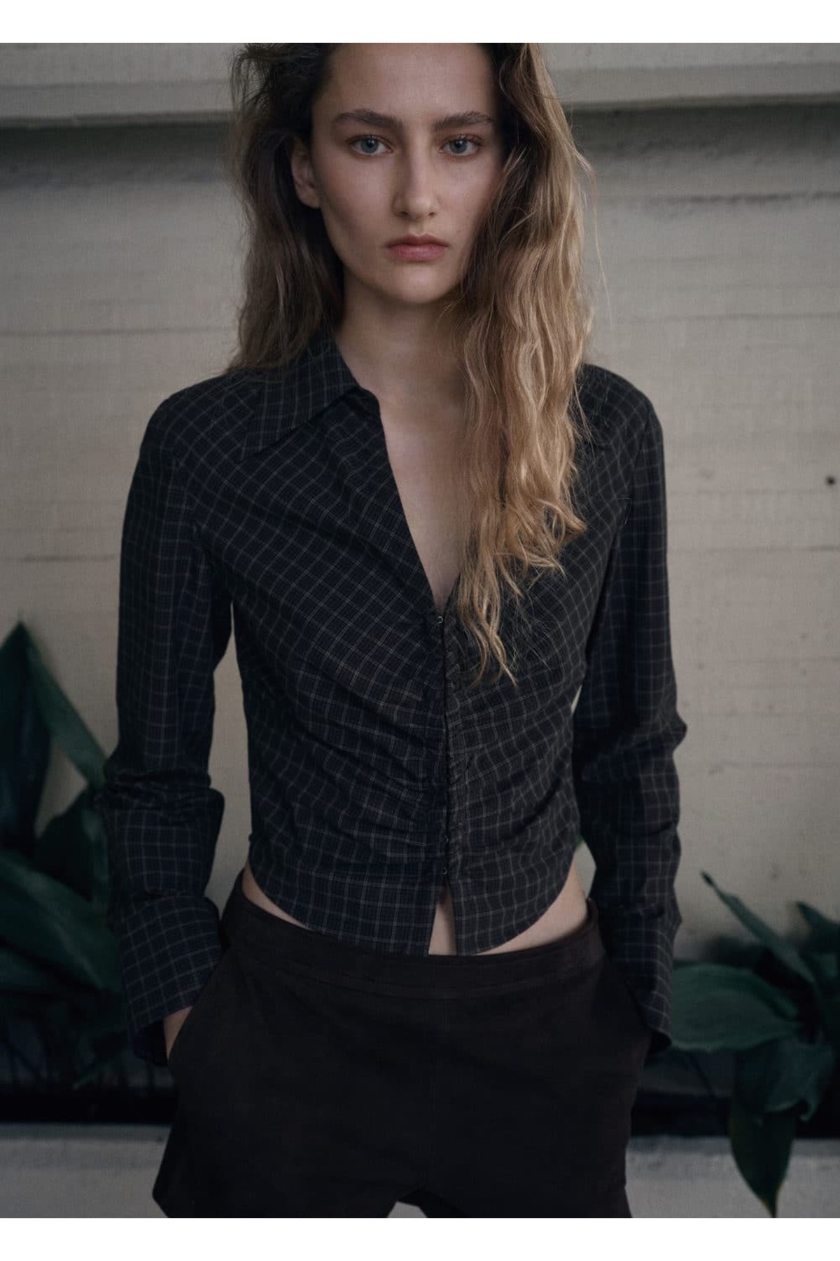 MANGO  Büzgülü kareli bluz - Görsel 2