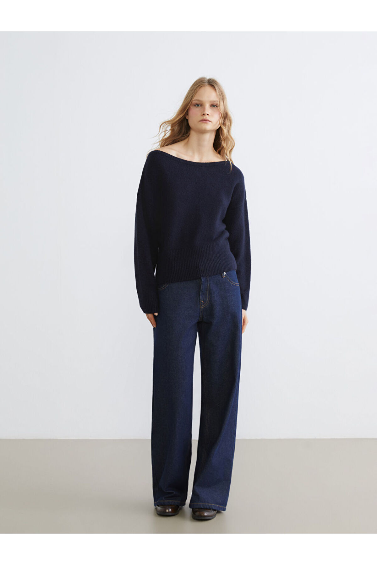 LC Waikiki Lacivert Kayık Yaka Kadın Triko Kazak fotoğrafı 2 (önizleme)