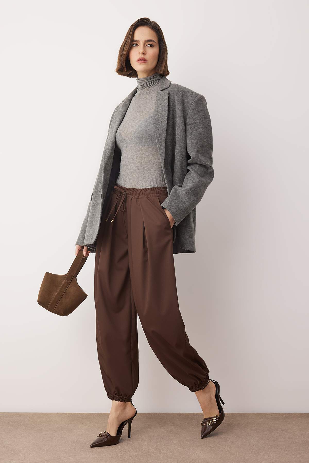 Trendyolmilla  Koyu Kahverengi Şalvar Kalıp Beli Lastikli Dokuma Pantolon TWOAW26PL00156 - Görsel 2