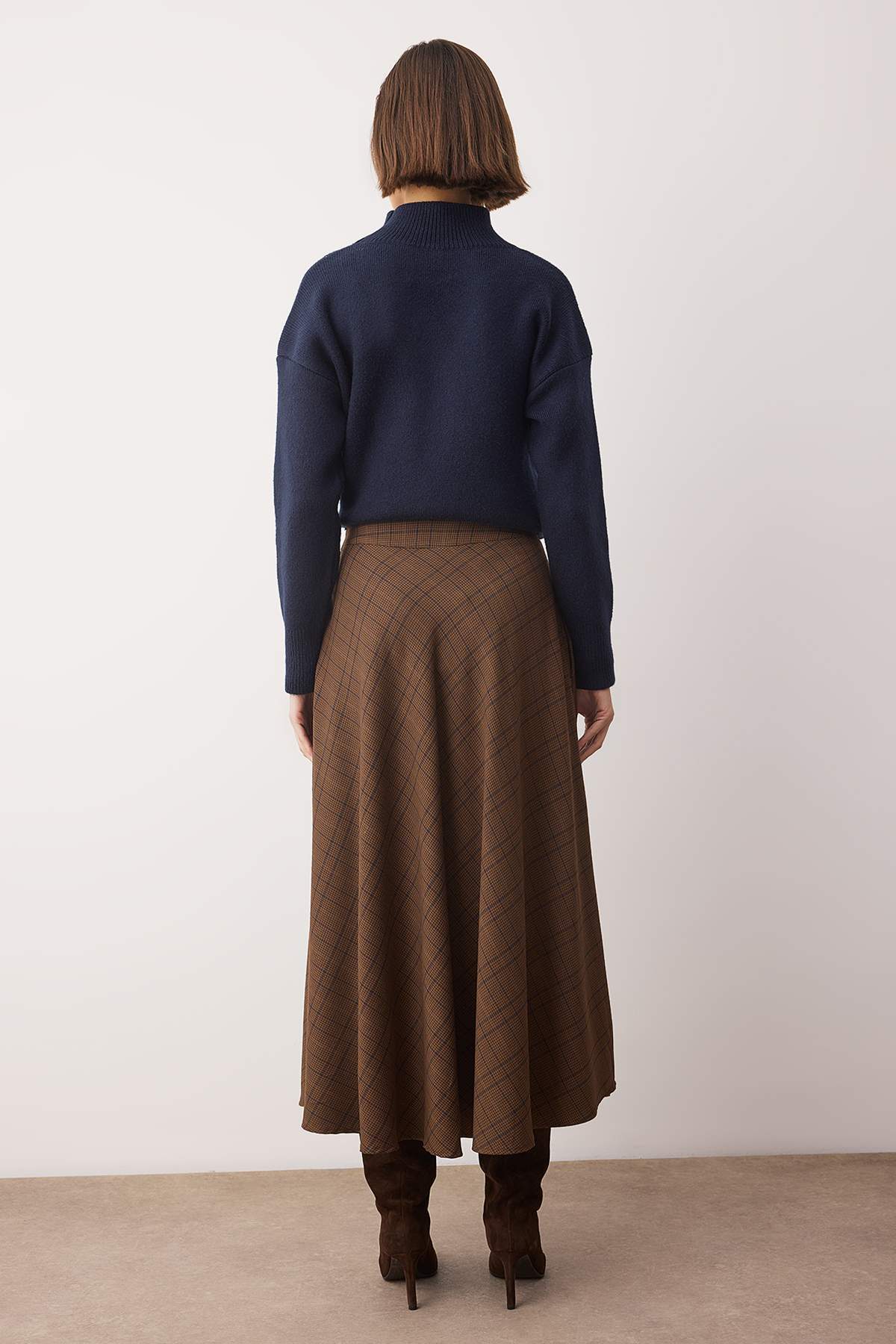 Trendyolmilla  Kahverengi Ekoseli Çan/A-Line Volanlı Dokuma Uzun Maxi Etek TWOAW26ET00165 - Görsel 5