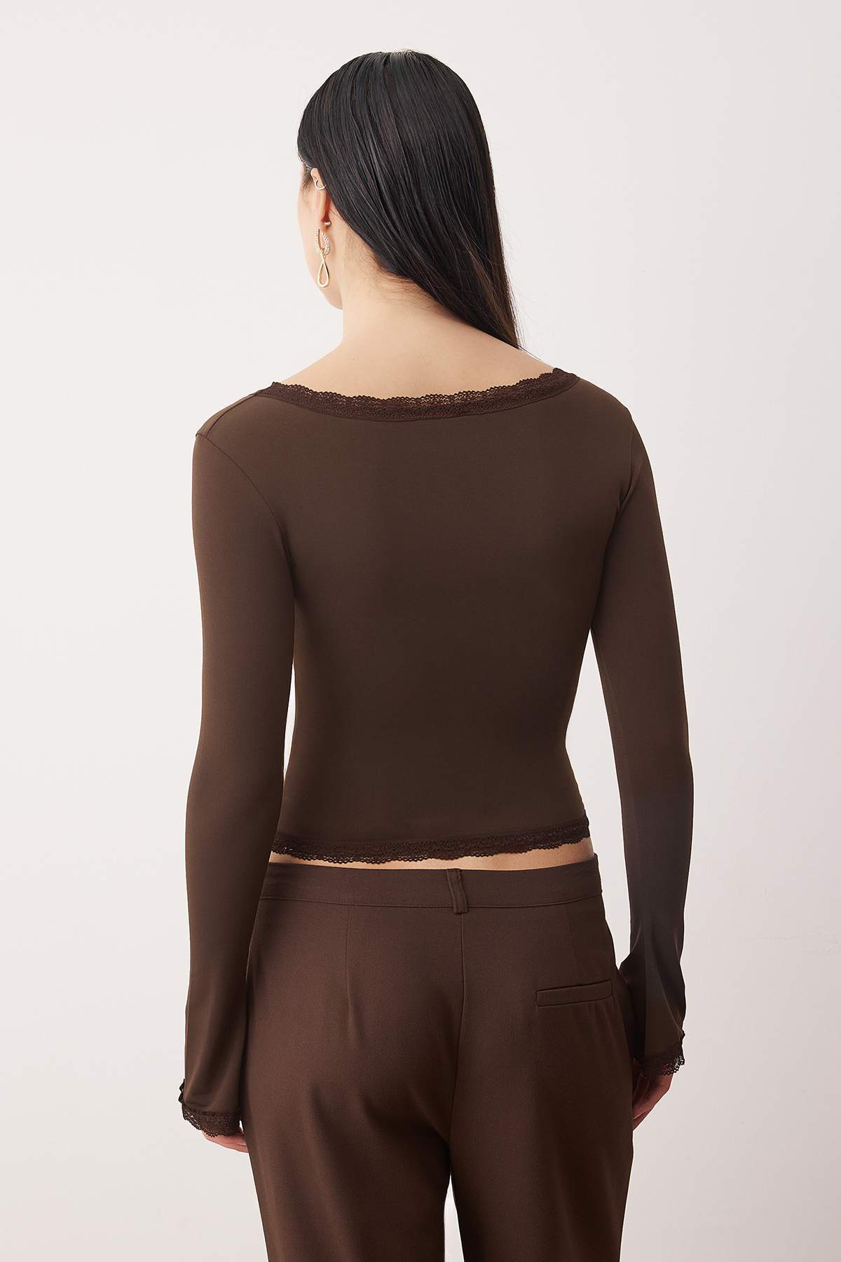 Trendyolmilla  Koyu Kahverengi Dantel Detaylı Kare Yaka Örme Party Bluz TPRAW26BZ00045 - Görsel 4