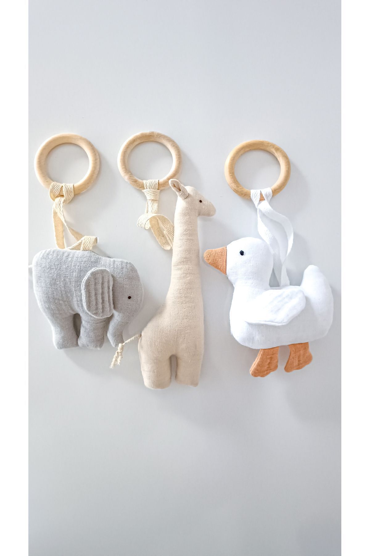 O&G Collection Fil, Zürafa, Ördek %100 Pamuklu Multi Müslin Doğal Ahşap Diş Kaşıyıcı Oyuncak / Bebek Odası Dekor fotoğrafı 2 (önizleme)