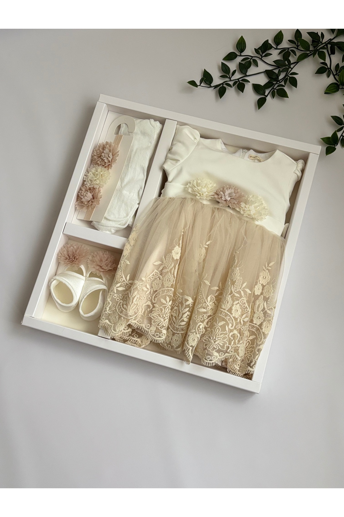 Cherub Baby Mimoza Kız Bebek Çiçekli Dantelli Elbise Yenidoğan Lüx Elbise Seti - Hastane Çıkışı Mevlütlük Takım fotoğrafı 3 (önizleme)