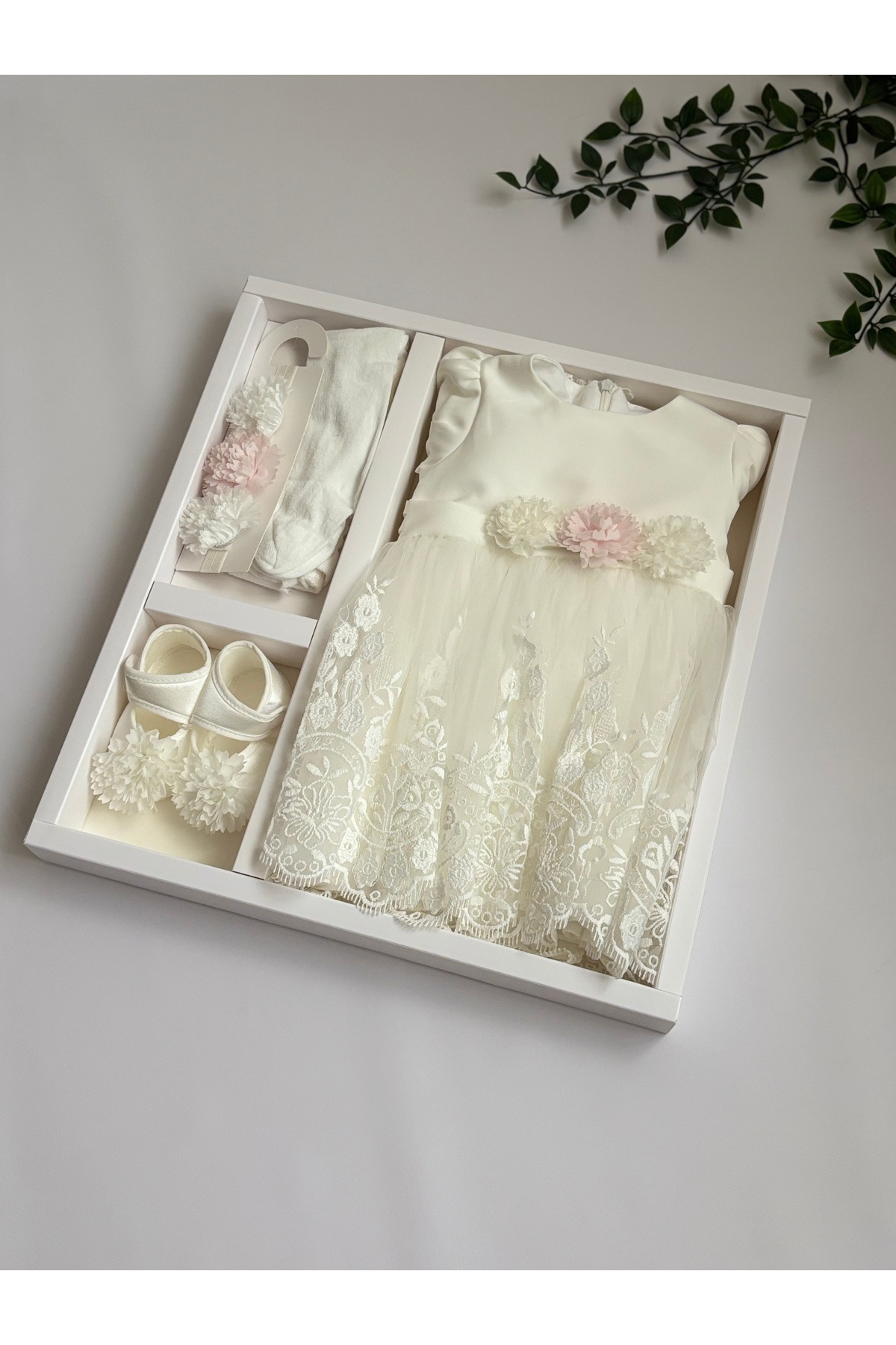 Cherub Baby Mimoza Kız Bebek Çiçekli Dantelli Elbise Yenidoğan Lüx Elbise Seti - Hastane Çıkışı Mevlütlük Takım fotoğrafı 3 (önizleme)