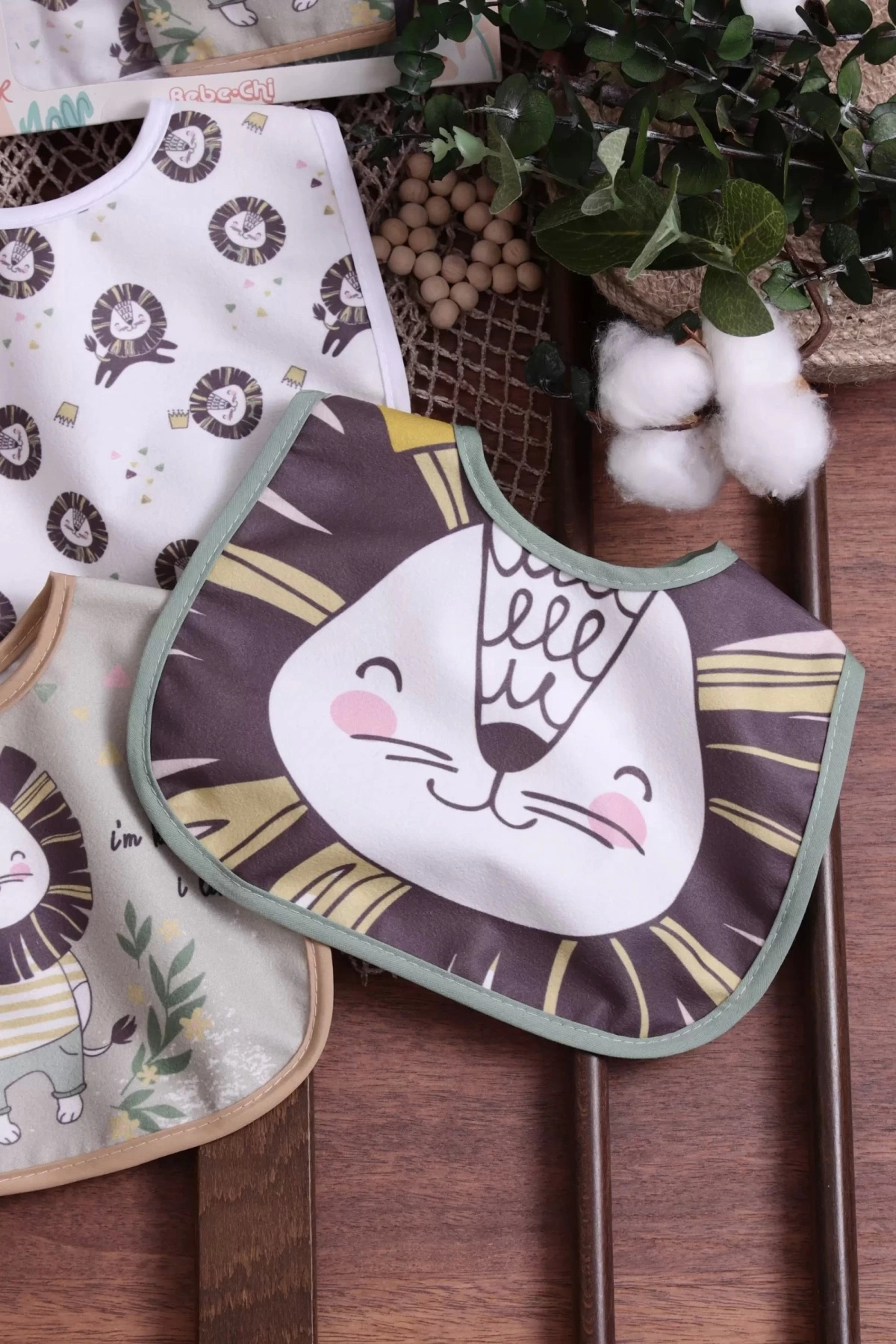 Babydonat Yeni Kaplan Temalı Kare 3 Parça Microfiber Mama Önlüğü Kendi Kutusunda (su Geçirmez) Çıtçıtlı fotoğrafı 3 (önizleme)