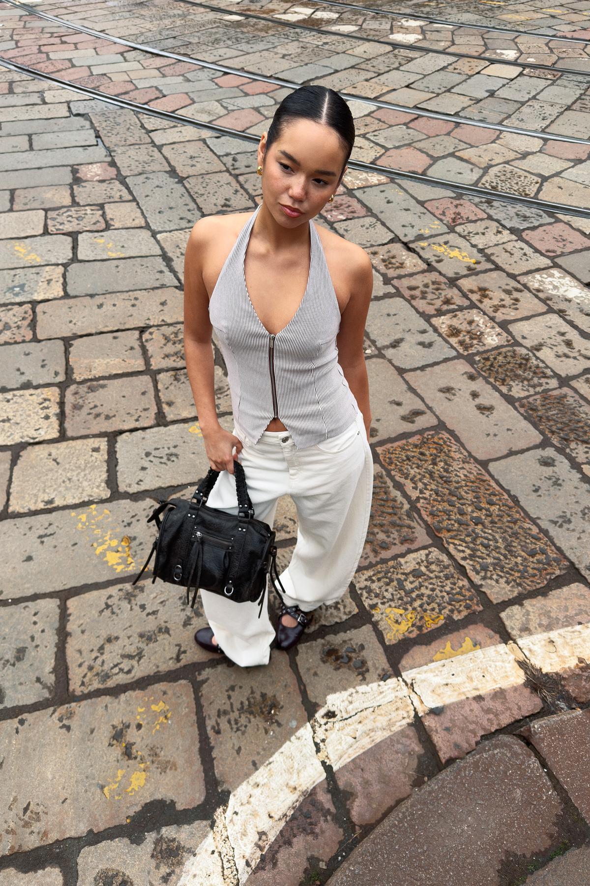 Bershka Saplı distressed bowling çanta