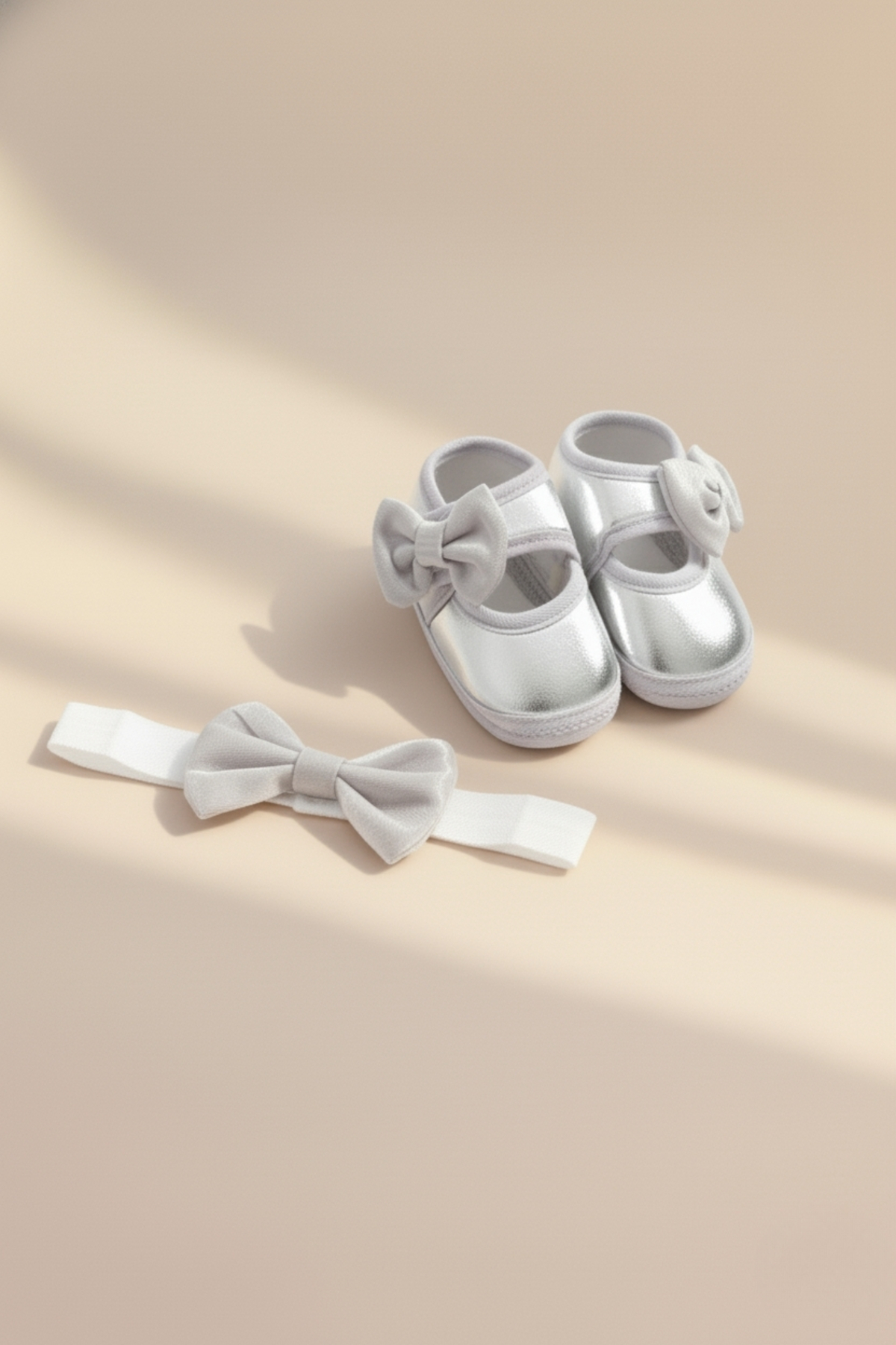 LOGO AKSESUAR 0-3 Ay Yeni Doğan Gümüş Varak Bebek Bandana Patik Seti fotoğrafı 4 (önizleme)