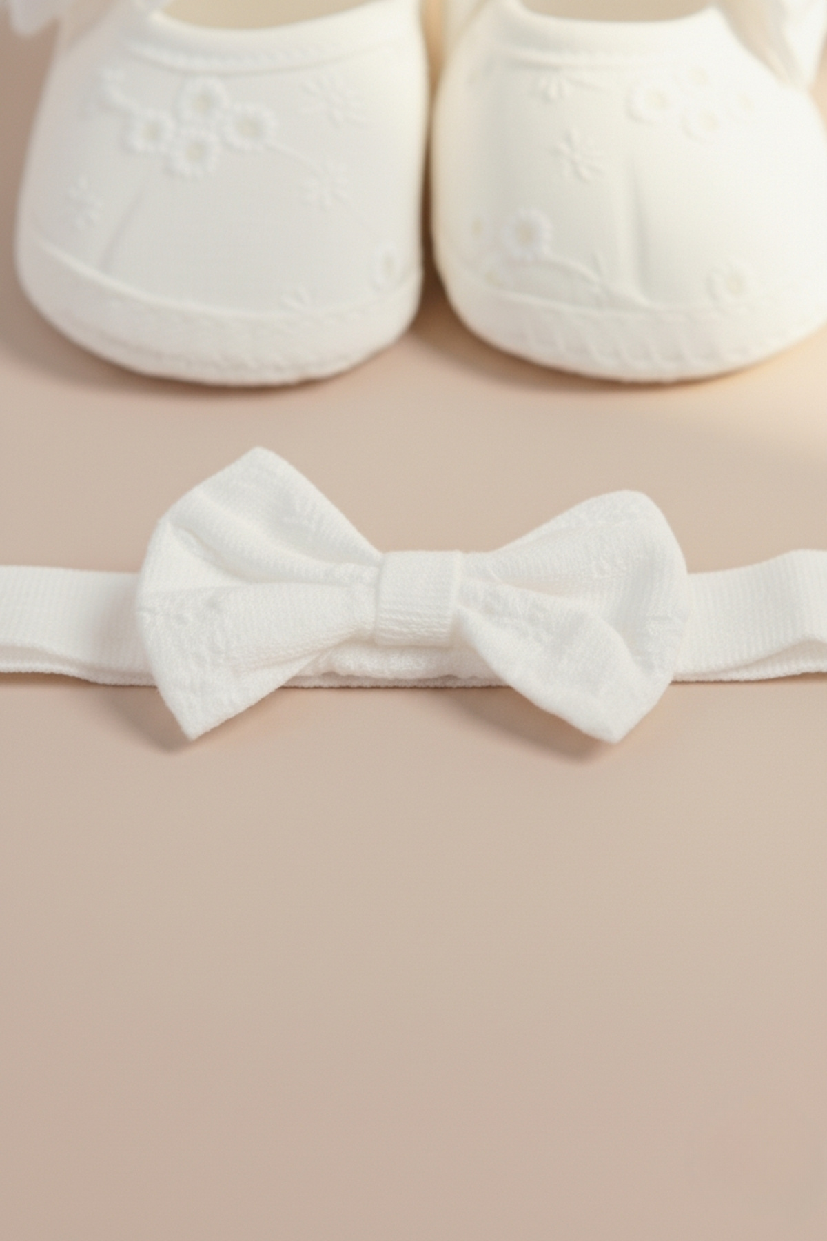 LOGO AKSESUAR 0-3 Ay Yeni Doğan Taşlı Fiyonk Beyaz Bebek Bandana Patik Seti fotoğrafı 4 (önizleme)