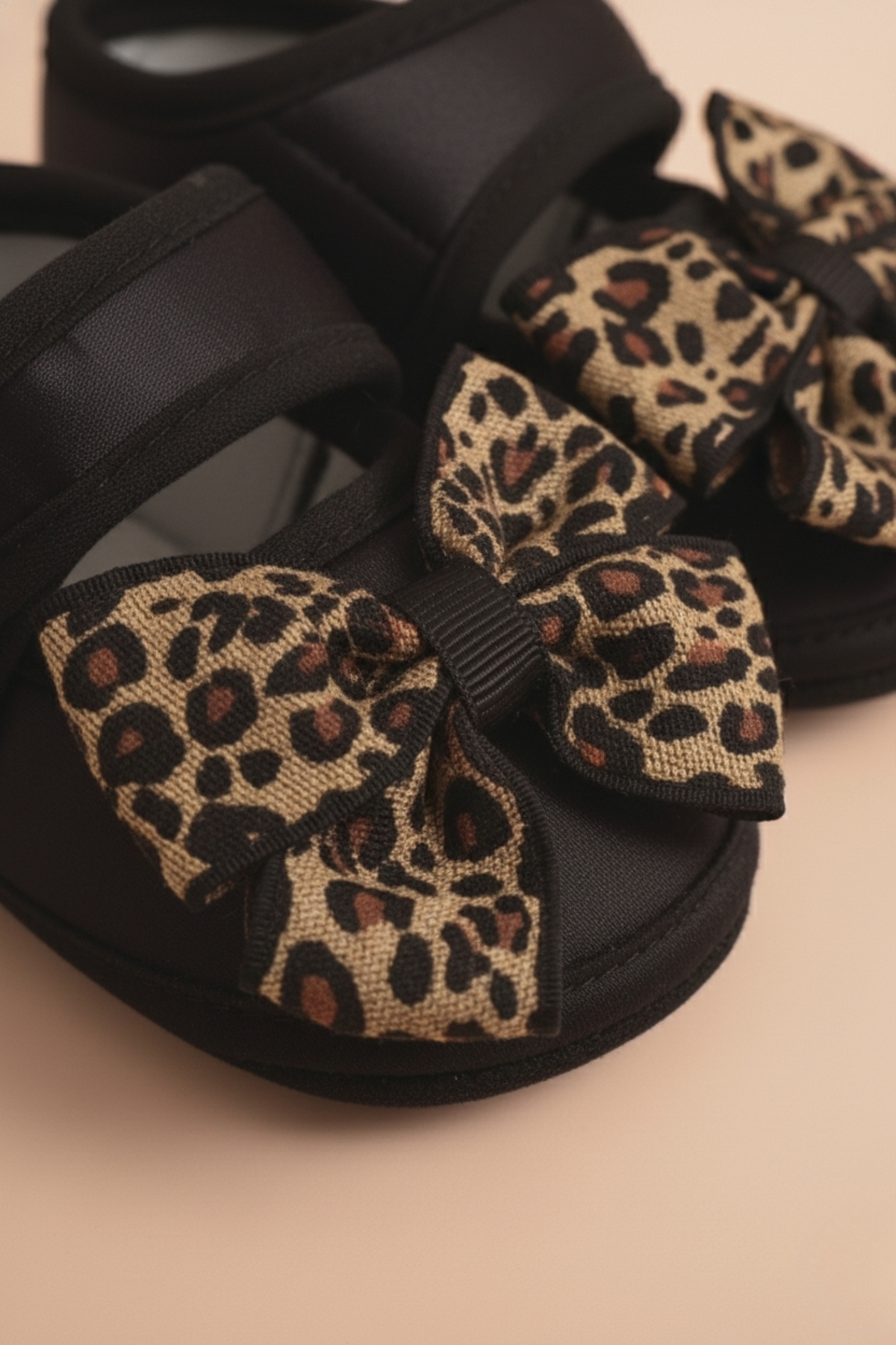 LOGO AKSESUAR 0-3 Ay Yeni Doğan Fiyonklu Leopar Desenli Siyah Bebek Bandana Patik Seti fotoğrafı 3 (önizleme)
