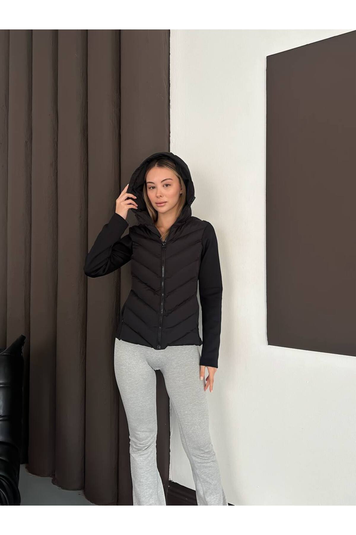 timagna Siyah Kapüşonlu Kontrast Şişme Mont Kışlık Slim Fit Rüzgar Geçirmez Fermuarlı Kadın Mont