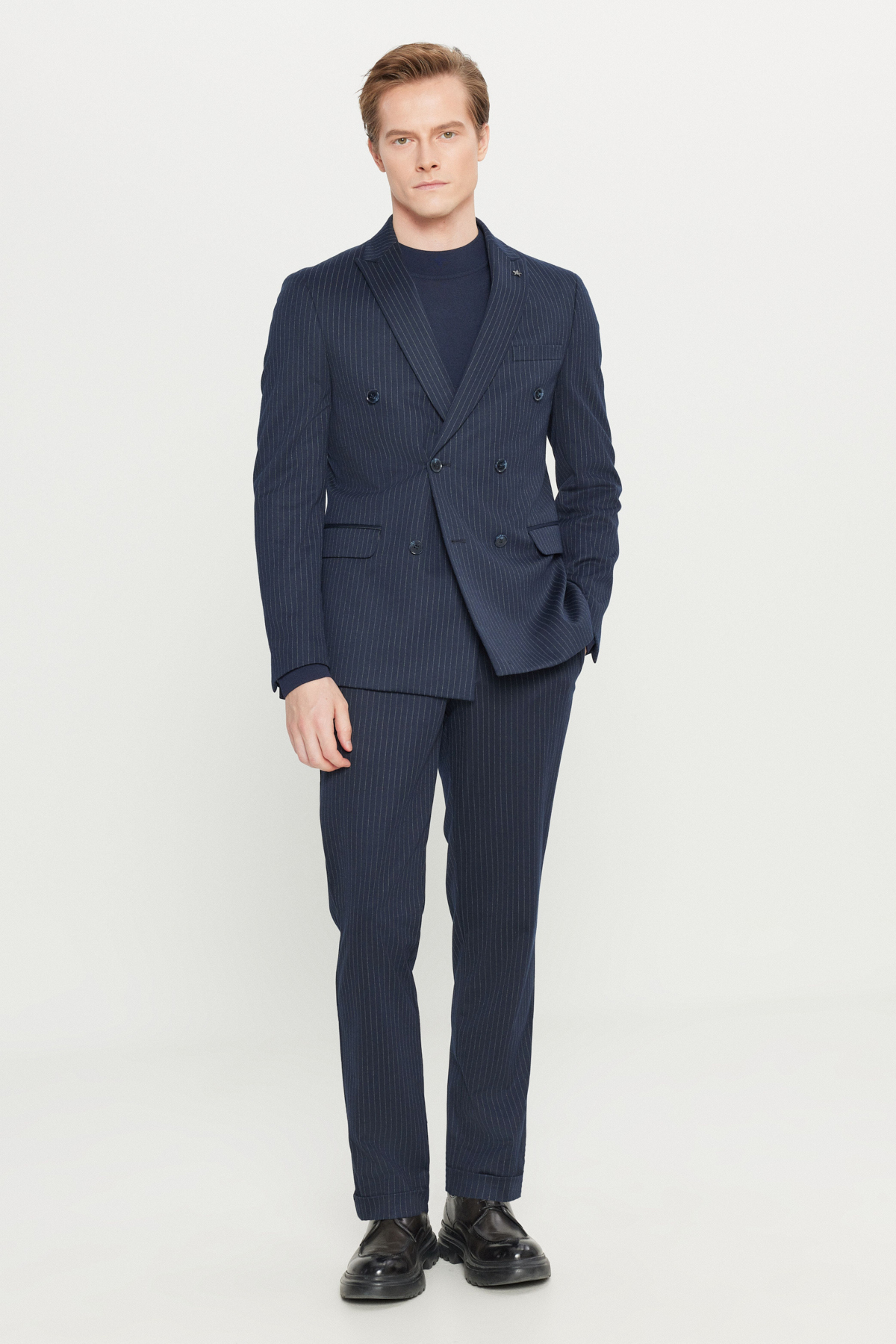 Altınyıldız Classics  Slim Fit Kırlangıç Yaka Beli Bağlamalı Kapak Cepli Çizgili Kruvaze Lacivert-Beyaz Takım Elbise - Görsel 2