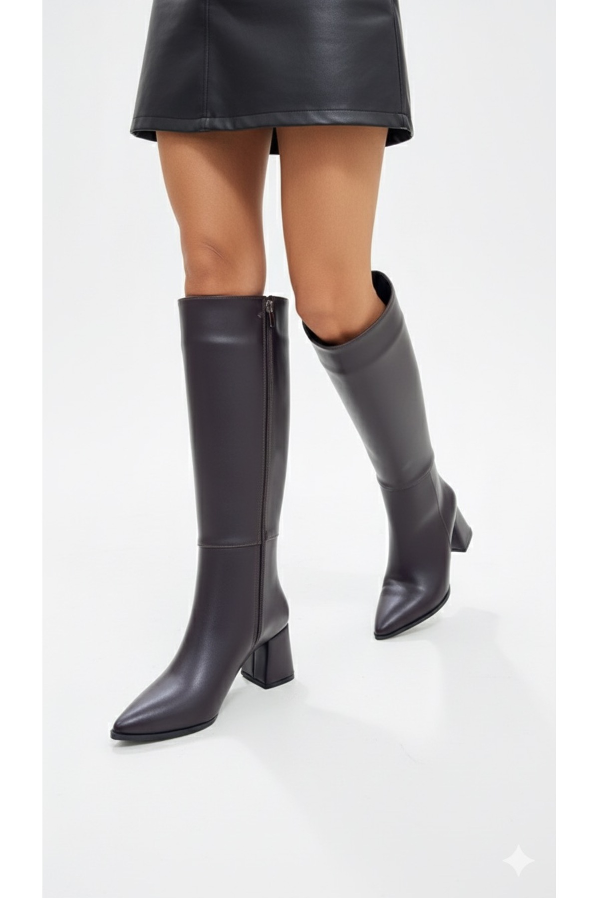 ÜNAL ÖZER  KADIN KAHVE CİLT SİVRİ BURUN DİZ ALTI KALIN TOPUKLU ÇİZME UN001-0132 - Görsel 3