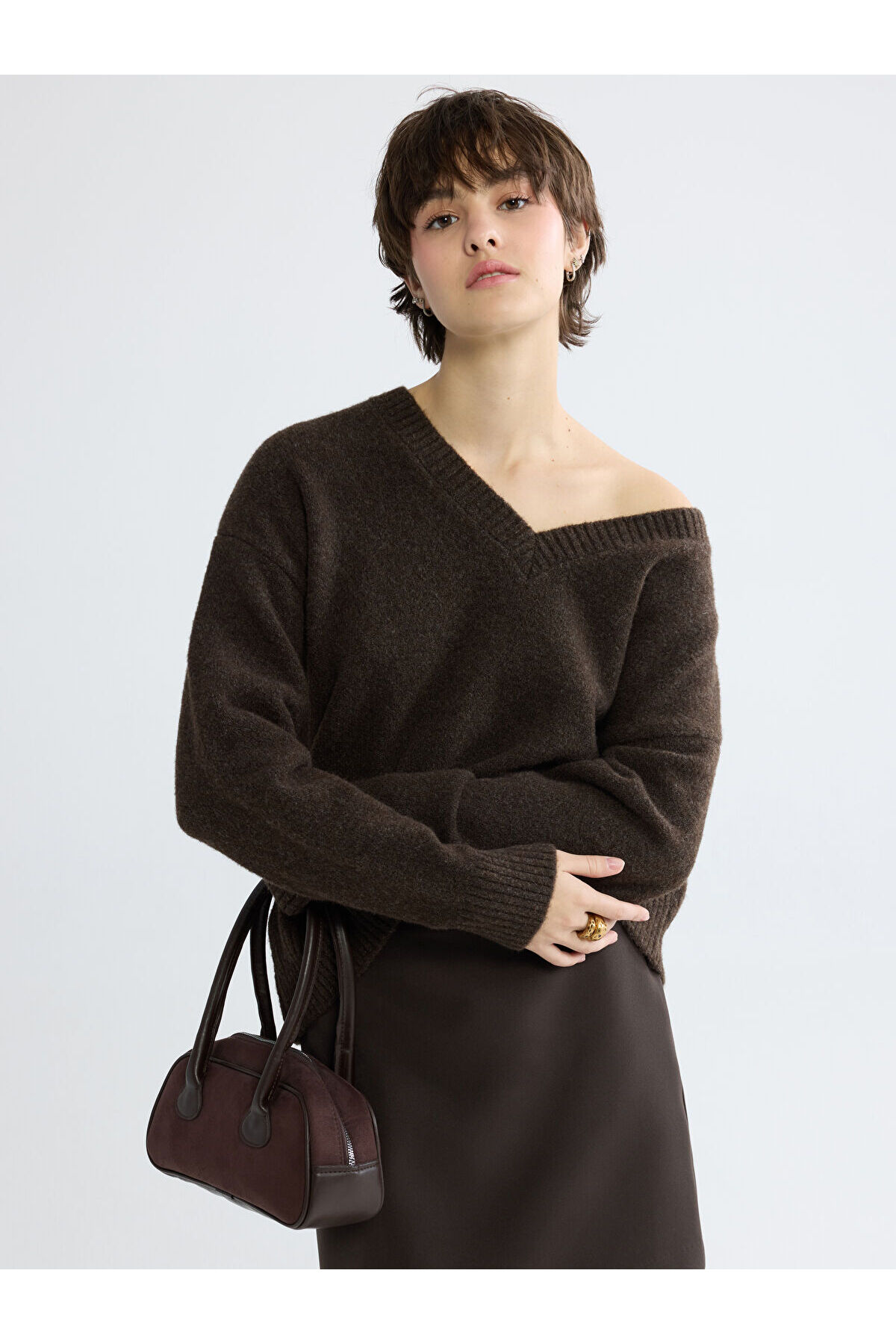 LC Waikiki V Yaka Oversize Kadın Triko Kazak fotoğrafı 4 (önizleme)