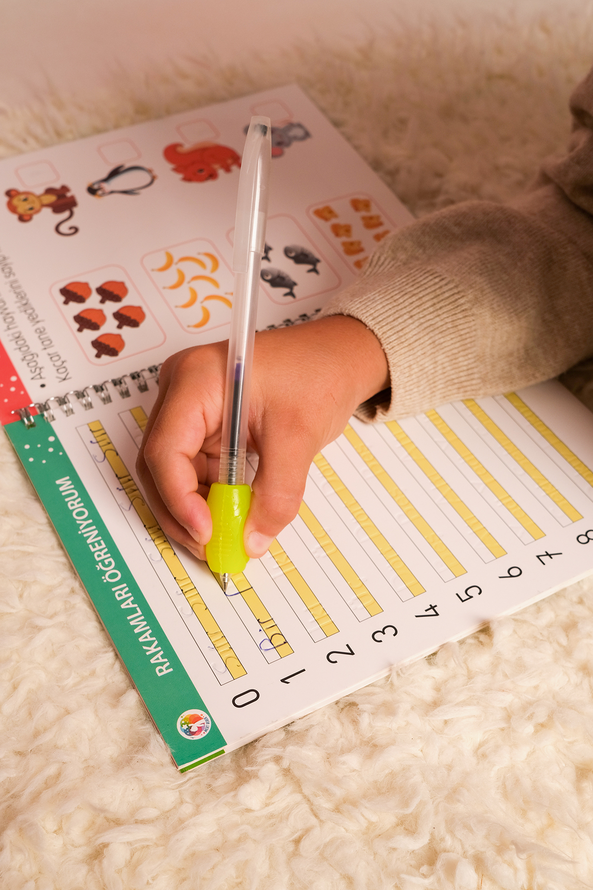 کتاب نوشتاری اعداد قابل پاک شدن با قلم جادویی برجسته – مناسب مهدکودک (3–6 سال)