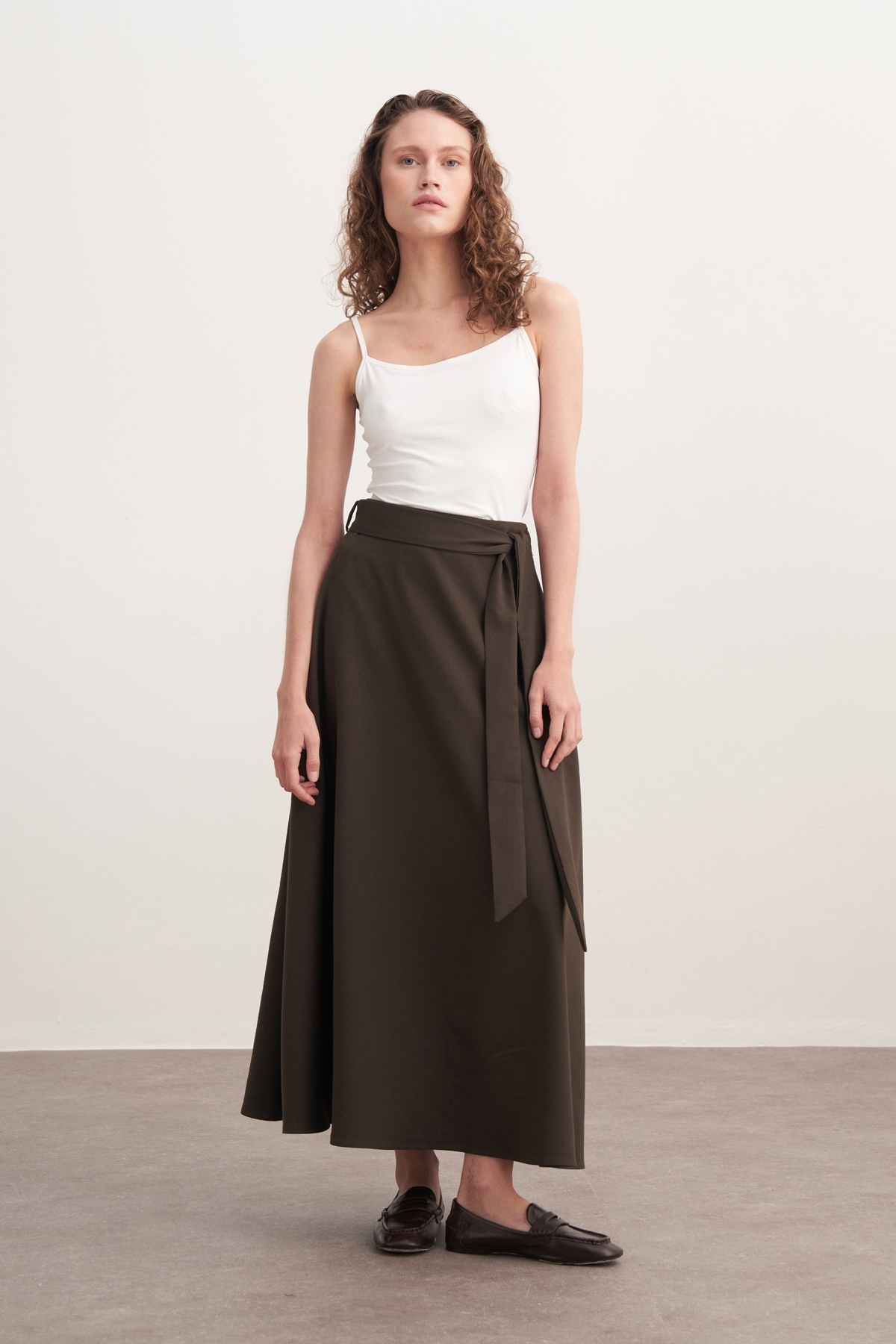 ebu prive  Kadın Gabardin Kemerli Kloş Etek Koyu Haki - Görsel 2