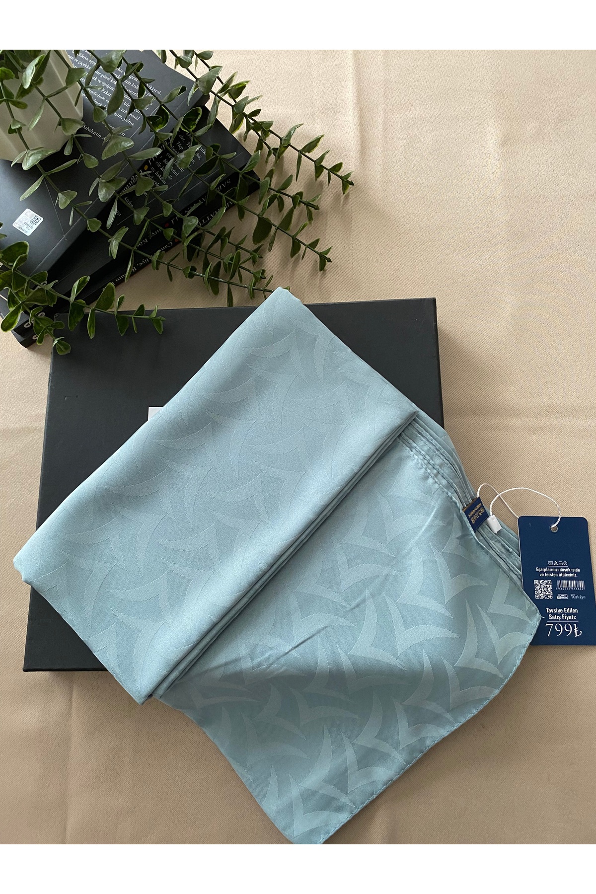 Minelesarp Cotton Jacquard Non-Slip Iron-On Turquoise Color