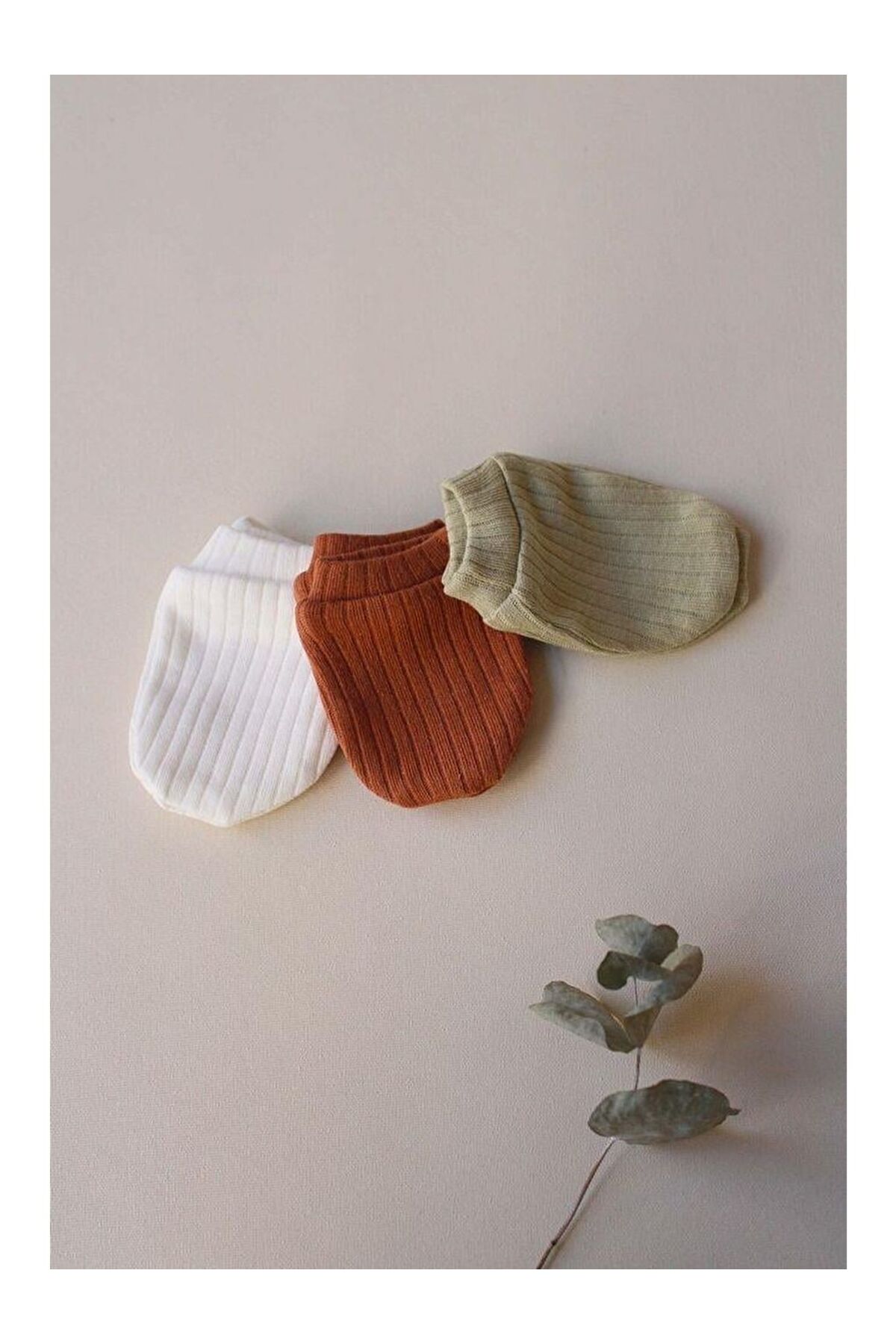 LC Waikiki 3Lü Beyaz-Yeşil-Çikolata Yenidoğan Eldiven fotoğrafı 2 (önizleme)