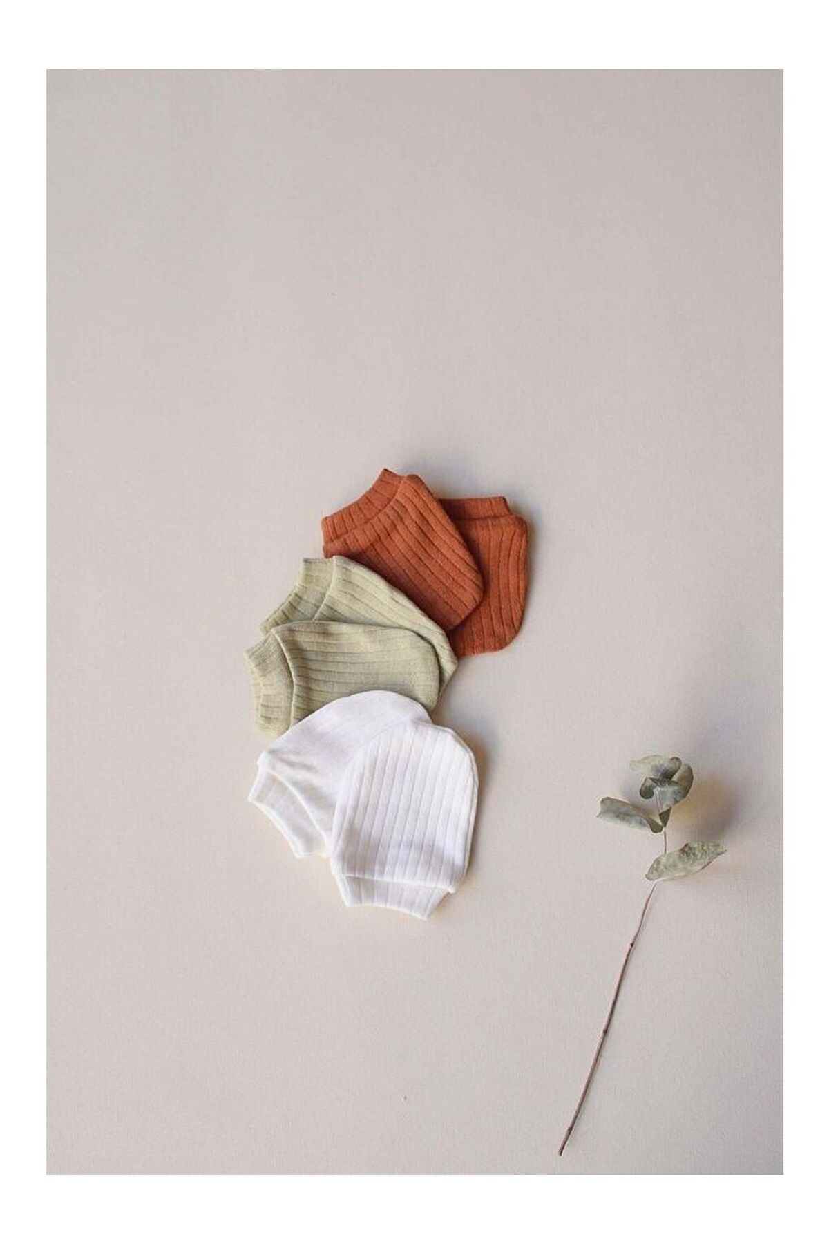 LC Waikiki 3Lü Beyaz-Yeşil-Çikolata Yenidoğan Eldiven fotoğrafı 3 (önizleme)