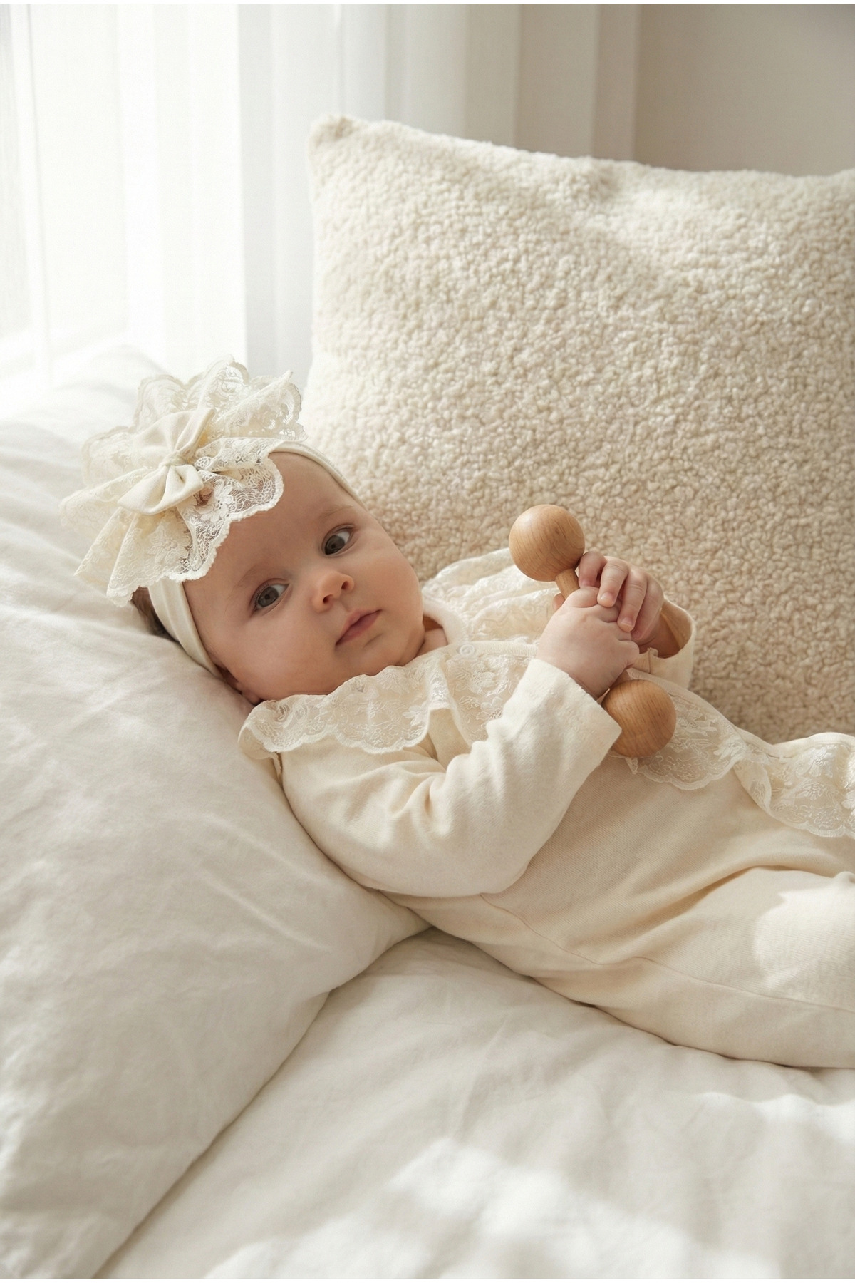MONTİNA Minik Prenses Krem Dantelli Pamuk İnterlok Bebek Tulum Ve Saç Bandı Seti fotoğrafı 2 (önizleme)