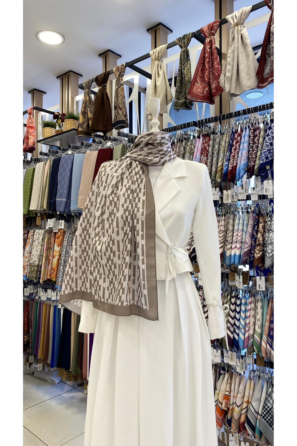 Minimal Geometry Shawl Beige