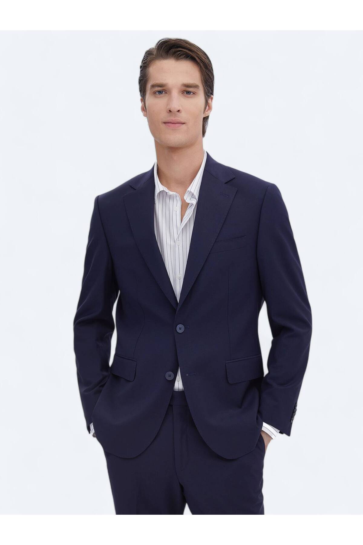 کت و شلوار پشمی ترکیبی ساده و مدرن Saks Kip