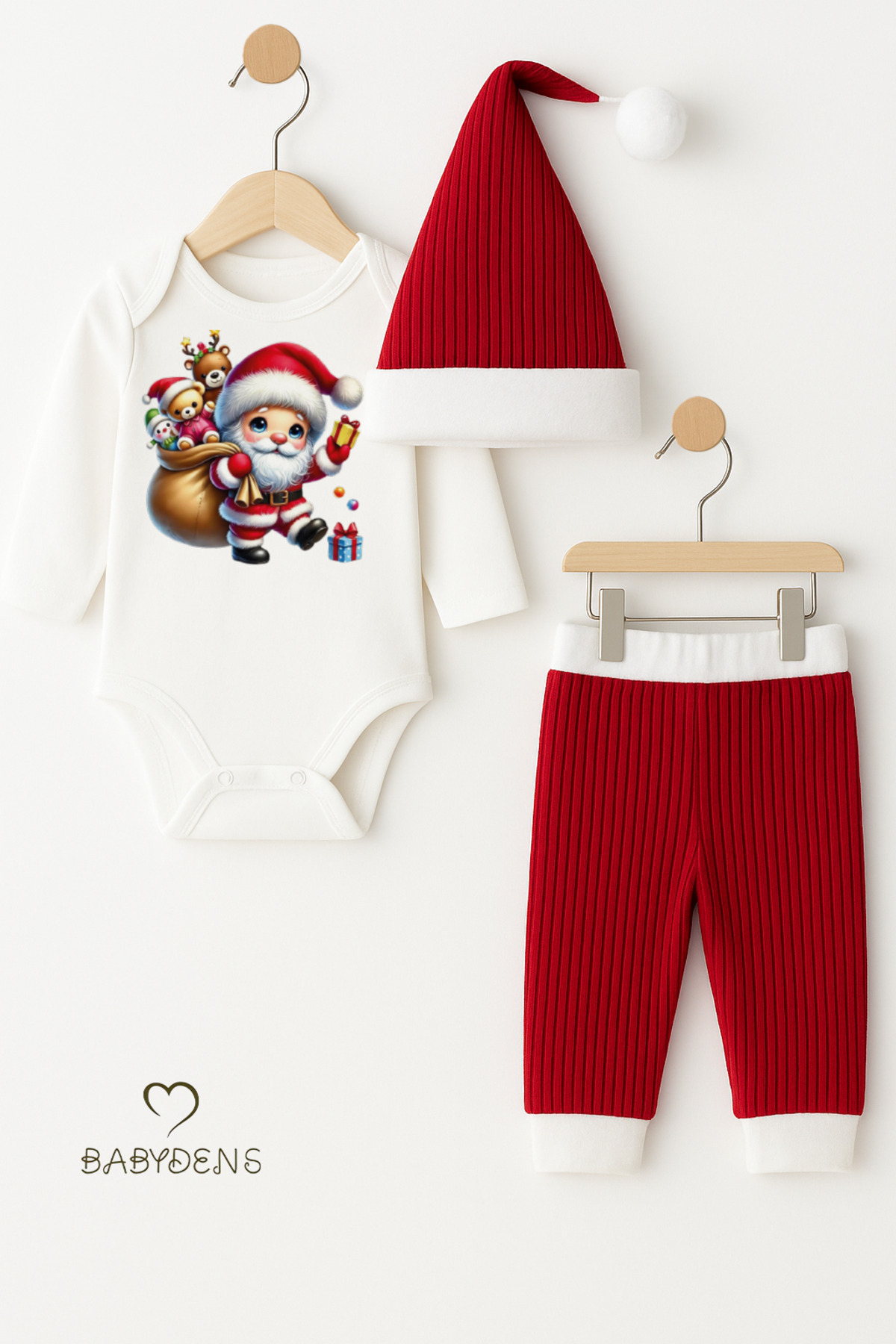 BABYDEN'S Bebek Yılbaşı Noel Kıyafeti 3’lü Set ,Santa Baskılı Uzun Kollu Body, Kırmızı Fitilli Pantolon,Şapka fotoğrafı 2 (önizleme)
