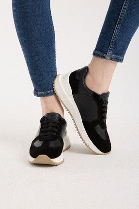Jande Kadın Siyah Kalın Taban Spor Ayakkabı – Günlük Comfort Sneaker