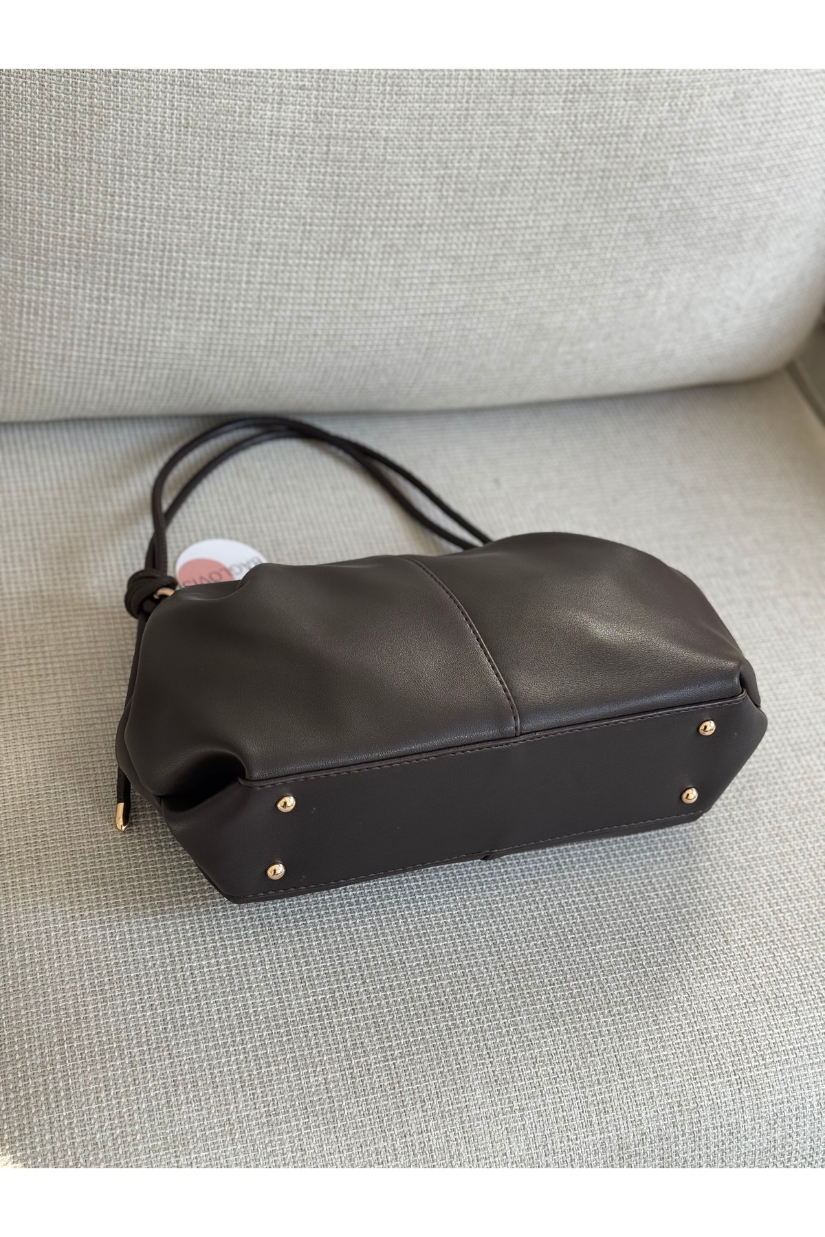 BAGLOVİS  ASKISI DÜĞÜM DETAYLI ORTA BOY KAHVE KADIN OMUZ ÇANTASI EN35 BOY20 - Görsel 5