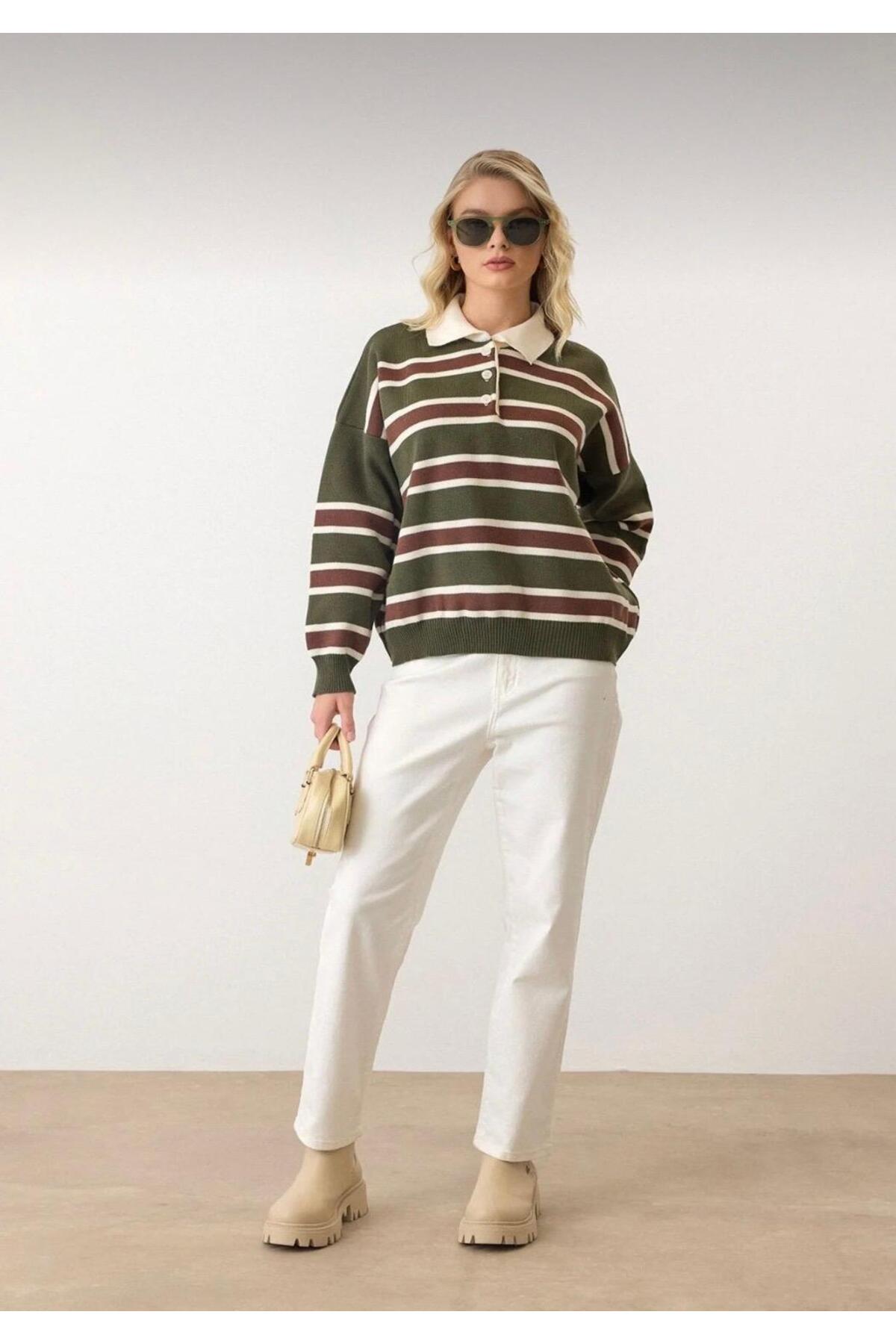 Gülce moda  Kadın Kazak Düğmeli Polo Yaka Çizgili Oversize Triko Kazak - Görsel 3