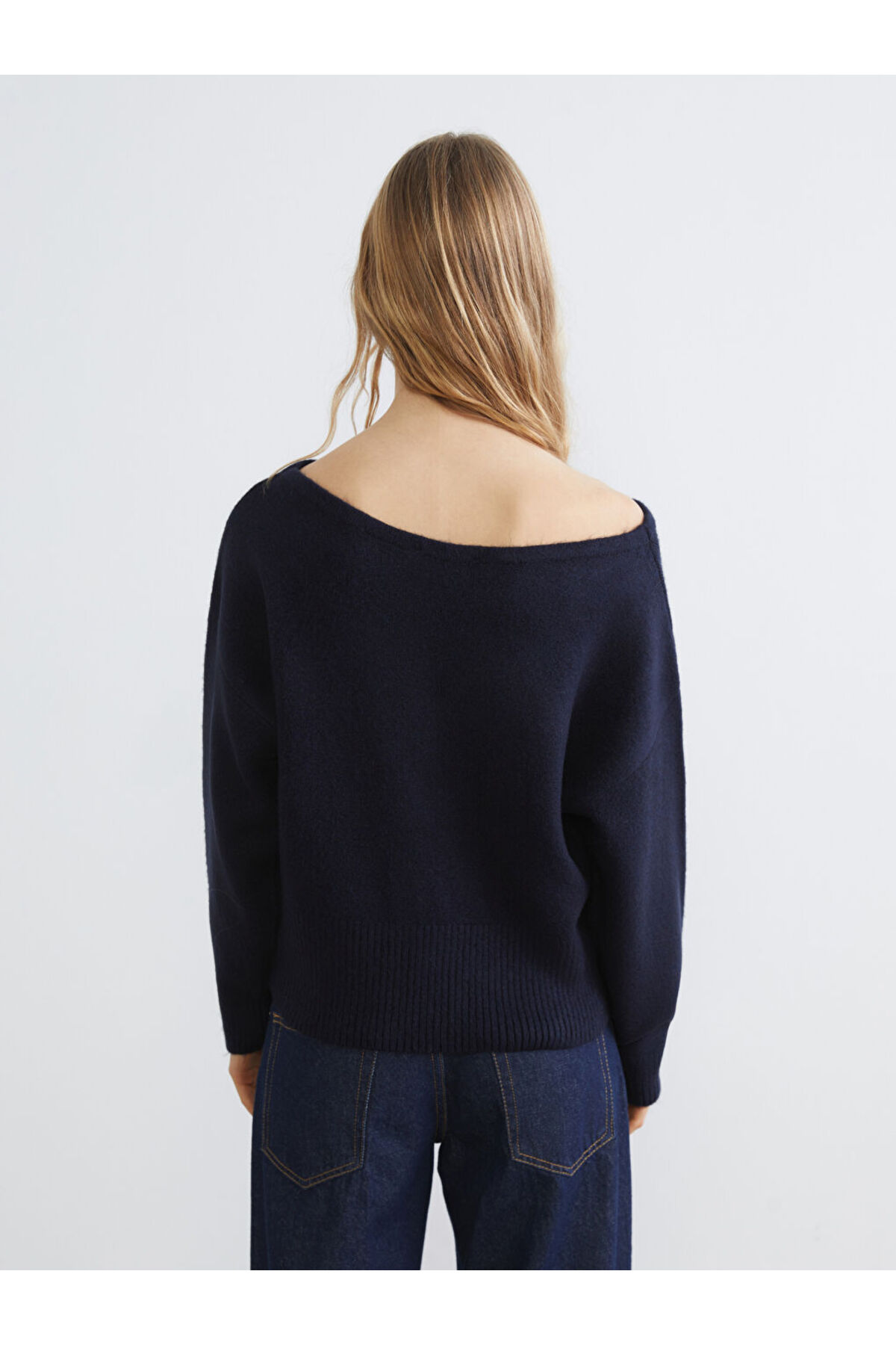 LC Waikiki Lacivert Kayık Yaka Kadın Triko Kazak fotoğrafı 4 (önizleme)