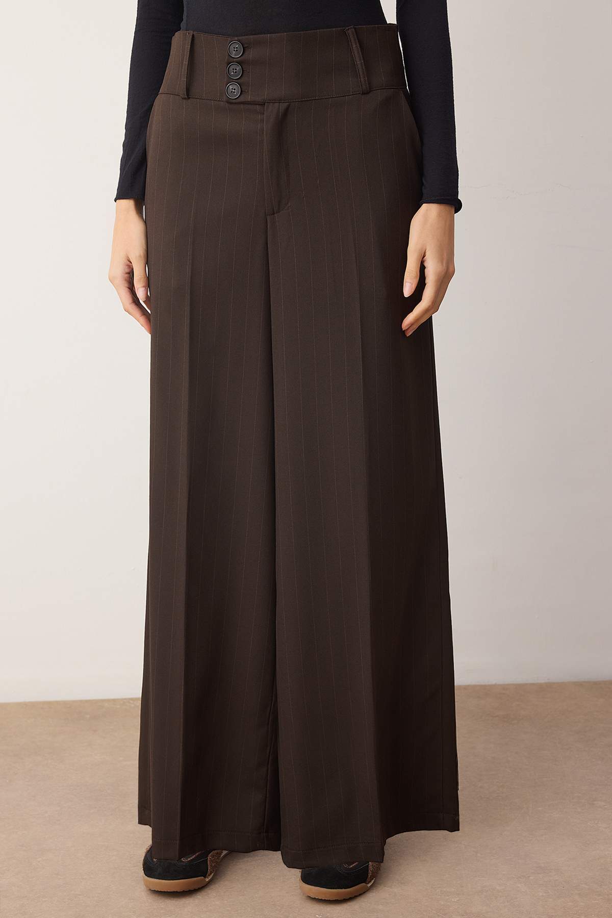 Trendyolmilla  Kahverengi Çizgili Bel Detaylı Extra Geniş Paça Wide Leg Dokuma Pantolon TWOAW26PL00168 - Görsel 3