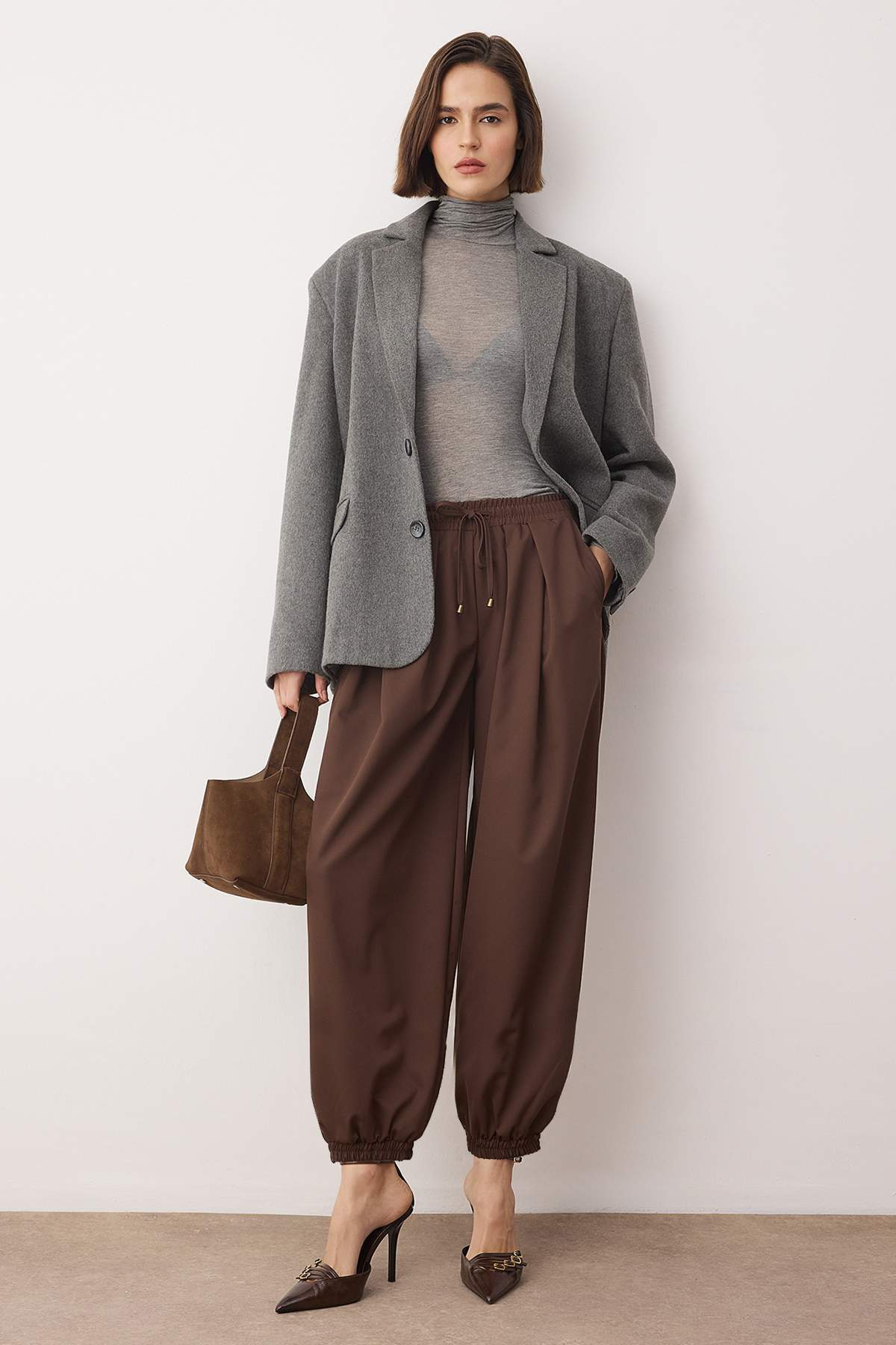 Trendyolmilla  Koyu Kahverengi Şalvar Kalıp Beli Lastikli Dokuma Pantolon TWOAW26PL00156