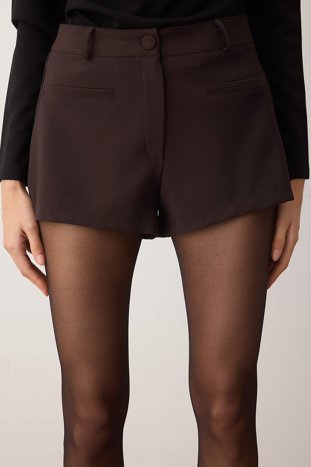 Trendyolmilla  Koyu Kahverengi Süper Mini Cep Detaylı Dokuma Şort TPRAW26SR00001 - Görsel 3