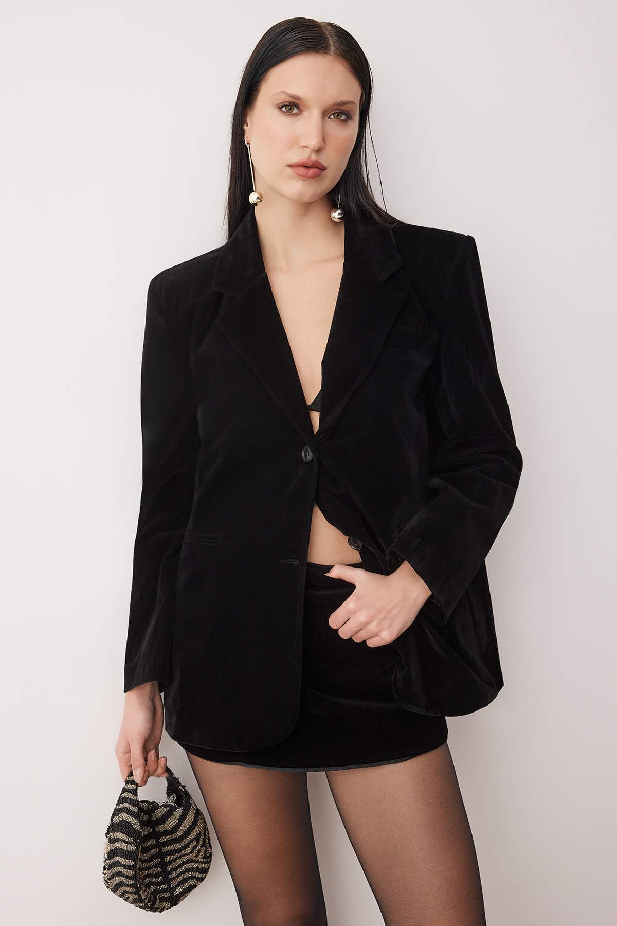 Trendyolmilla  Siyah Kadife Oversize/Geniş Kalıp Ceket - Şort Etek Party Alt-üst Takım TPRAW26AU00002