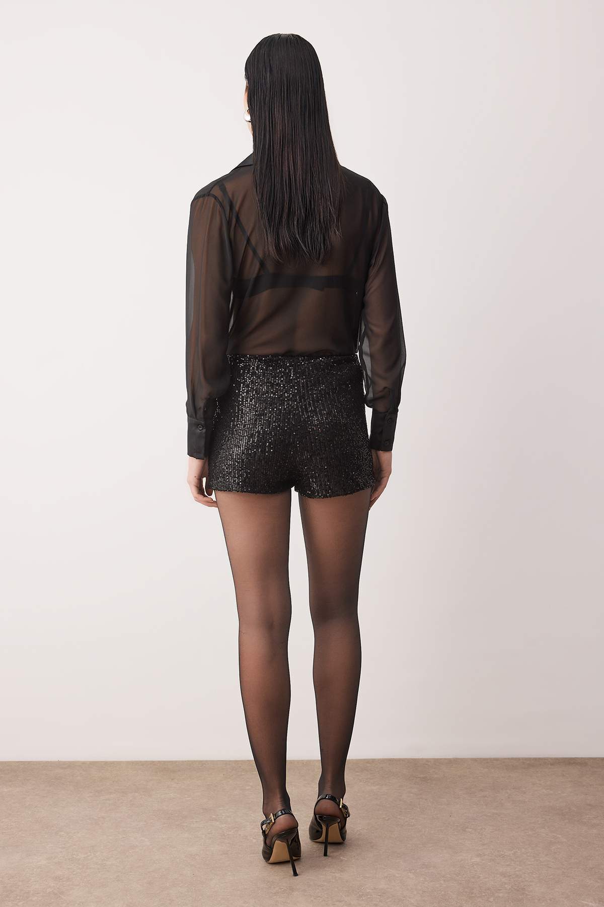 Trendyolmilla  Siyah Extra/Süper Mini Örme Payet Şort TPRAW26SR00006 - Görsel 4