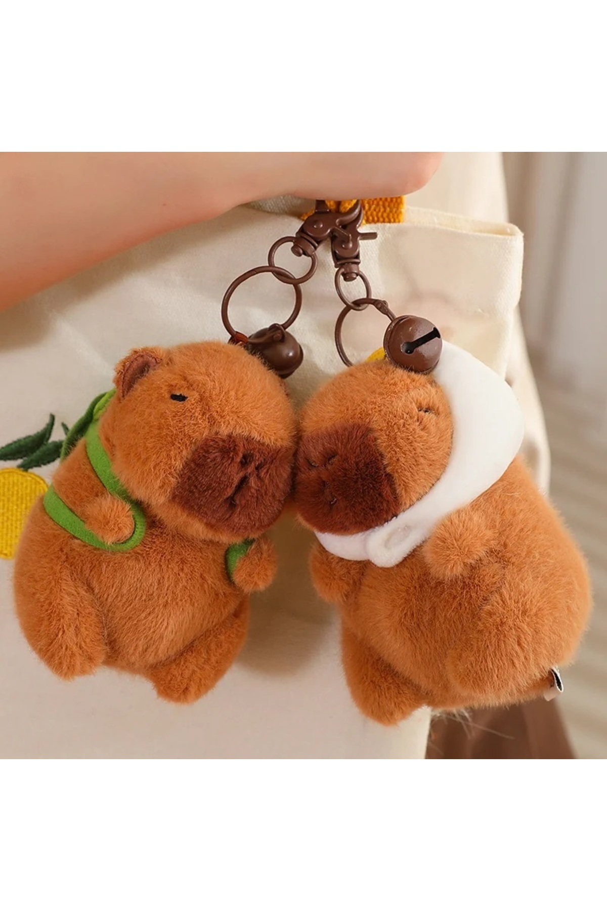 HEY GİDİ GİFT Sevimli Kapibara Peluş / Kapibara Havuç Taşıyor / Peluş Anahtarlık /Capybara Oyuncak /Yüksek+