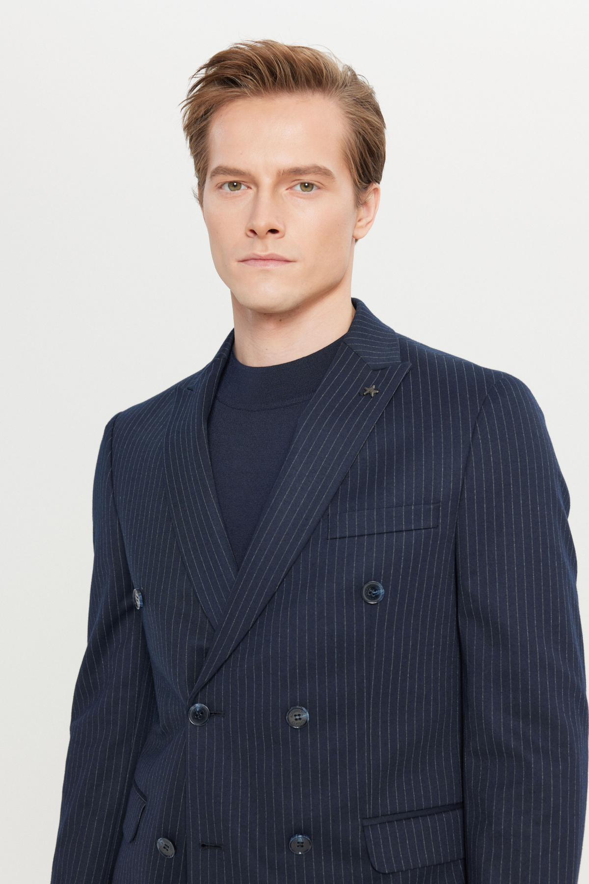 Altınyıldız Classics  Slim Fit Kırlangıç Yaka Beli Bağlamalı Kapak Cepli Çizgili Kruvaze Lacivert-Beyaz Takım Elbise - Görsel 3