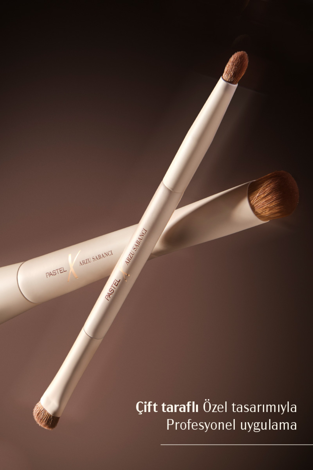 X Arzu Sabancı Small Duo Brush for Eyeshadow — M0979-0201 — تصویر 2 از 5